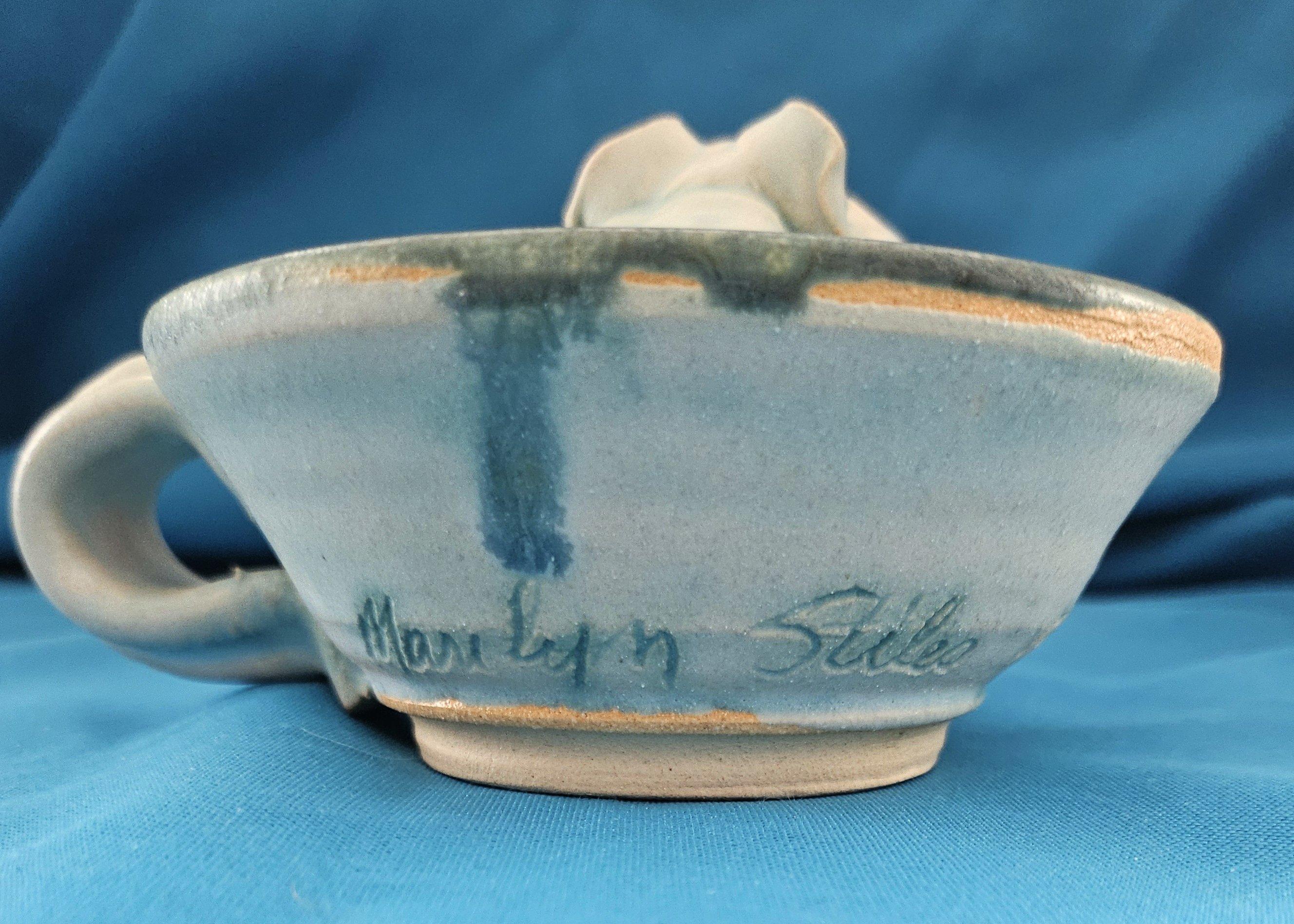 Scultura originale e firmata, una rana in una tazza in vendita 9