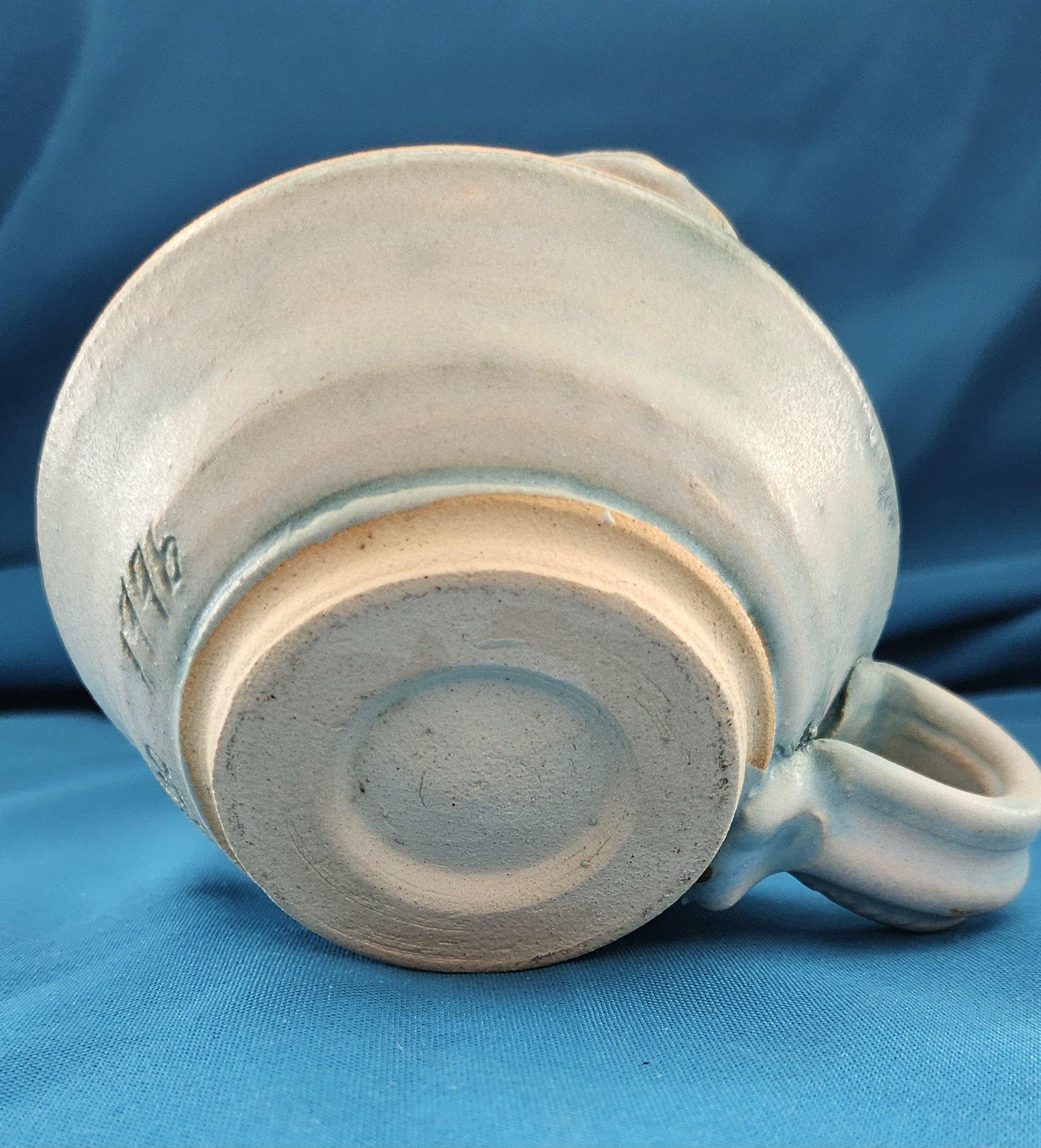 Scultura originale e firmata, una rana in una tazza in vendita 10