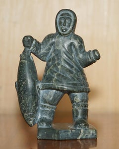 ORIGINAL SIGNED SERIAL NUMBERED INUIT ESKIMO HUNTER SOAPSTONE CARViNG STATUE