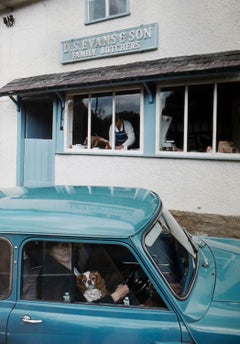 Photographie vintage originale signée par John Bulmer représentant une scène de village anglaise des années 1960