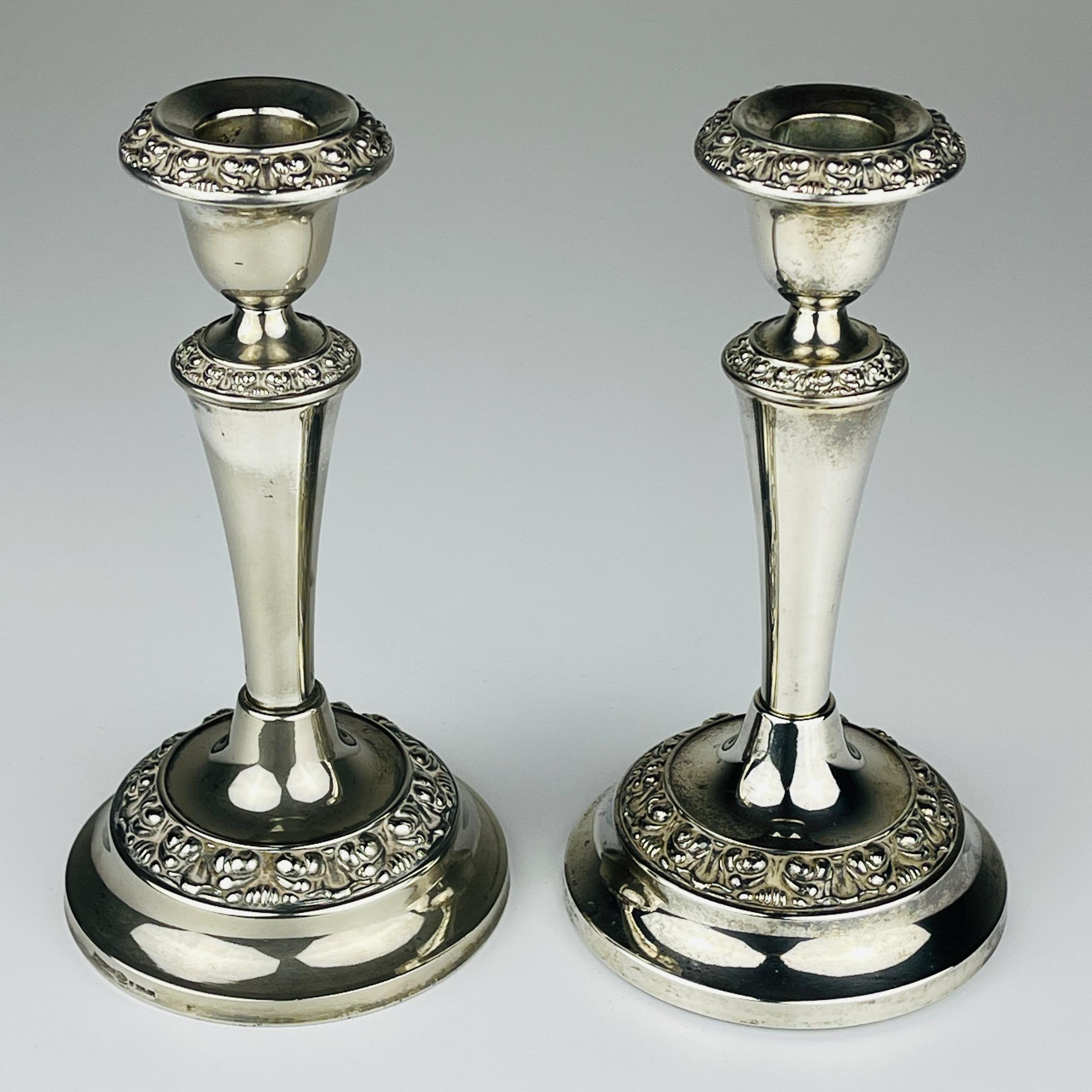 Placcato argento Portacandele originali in argento di IANTHE, Inghilterra, anni '50 in vendita