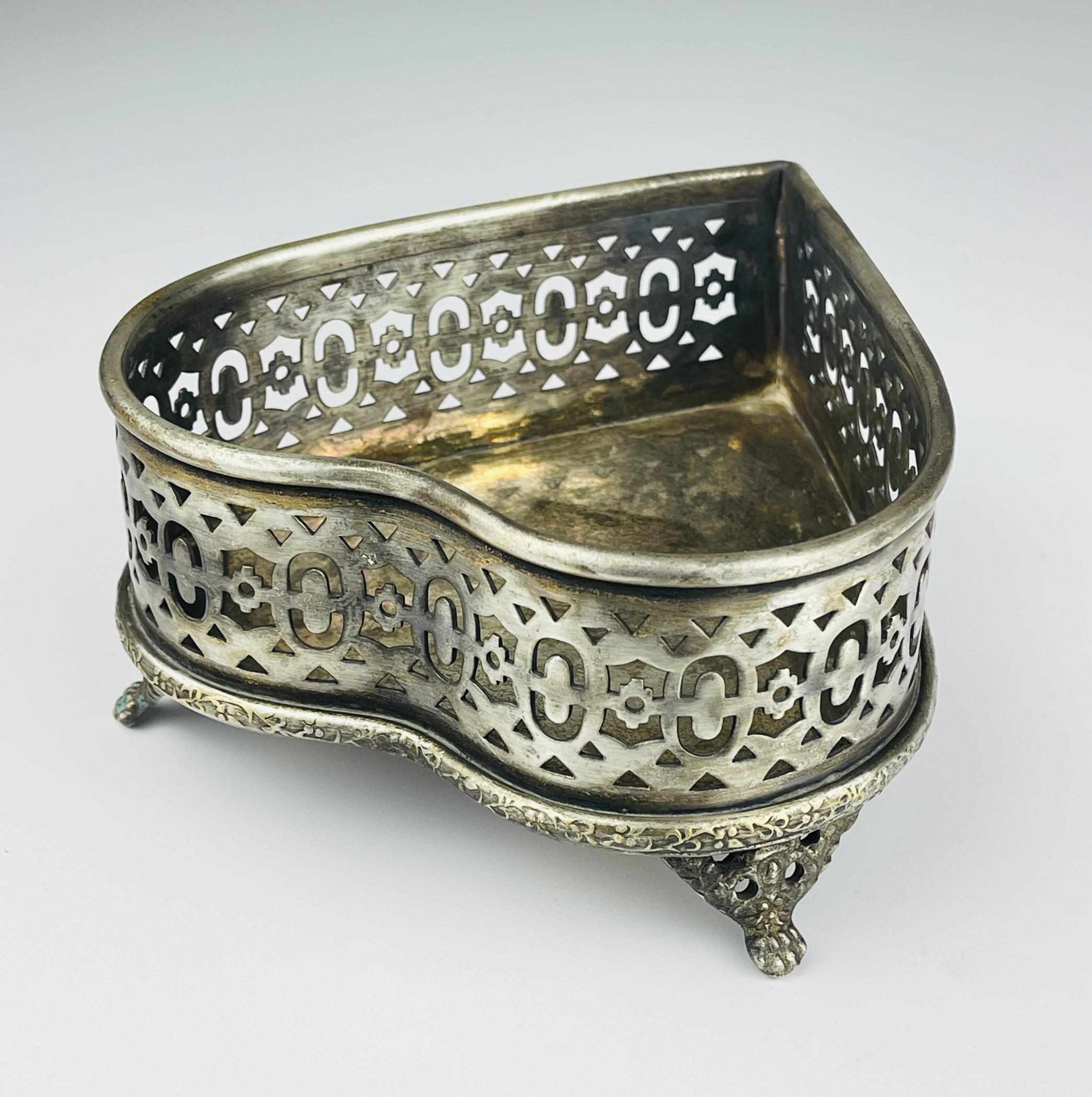 Original Silver Plated Basket or Candy Stand By Jordan, Sheffield, England, 1950 In Good Condition In Miklavž Pri Taboru, SI