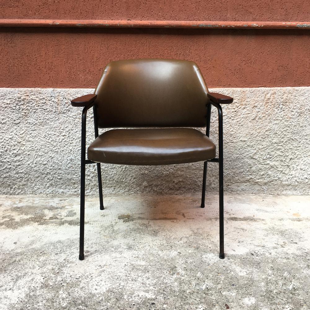 Original sky armchair and teak armrests by Walter Knoll, 1960s
Armchair with metal rod structure, newly upholstered seat and back, original sky brown upholstery and teak armrests.
Design by Walter Knoll, 1960s.
Good condition, already