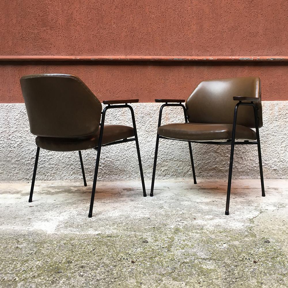 Original sky armchairs and teak armrests by Walter Knoll, 1960s
Armchairs with metal rod structure, newly upholstered seat and back, original sky brown upholstery and teak armrests.
Design by Walter Knoll, 1960s.
Good condition, already