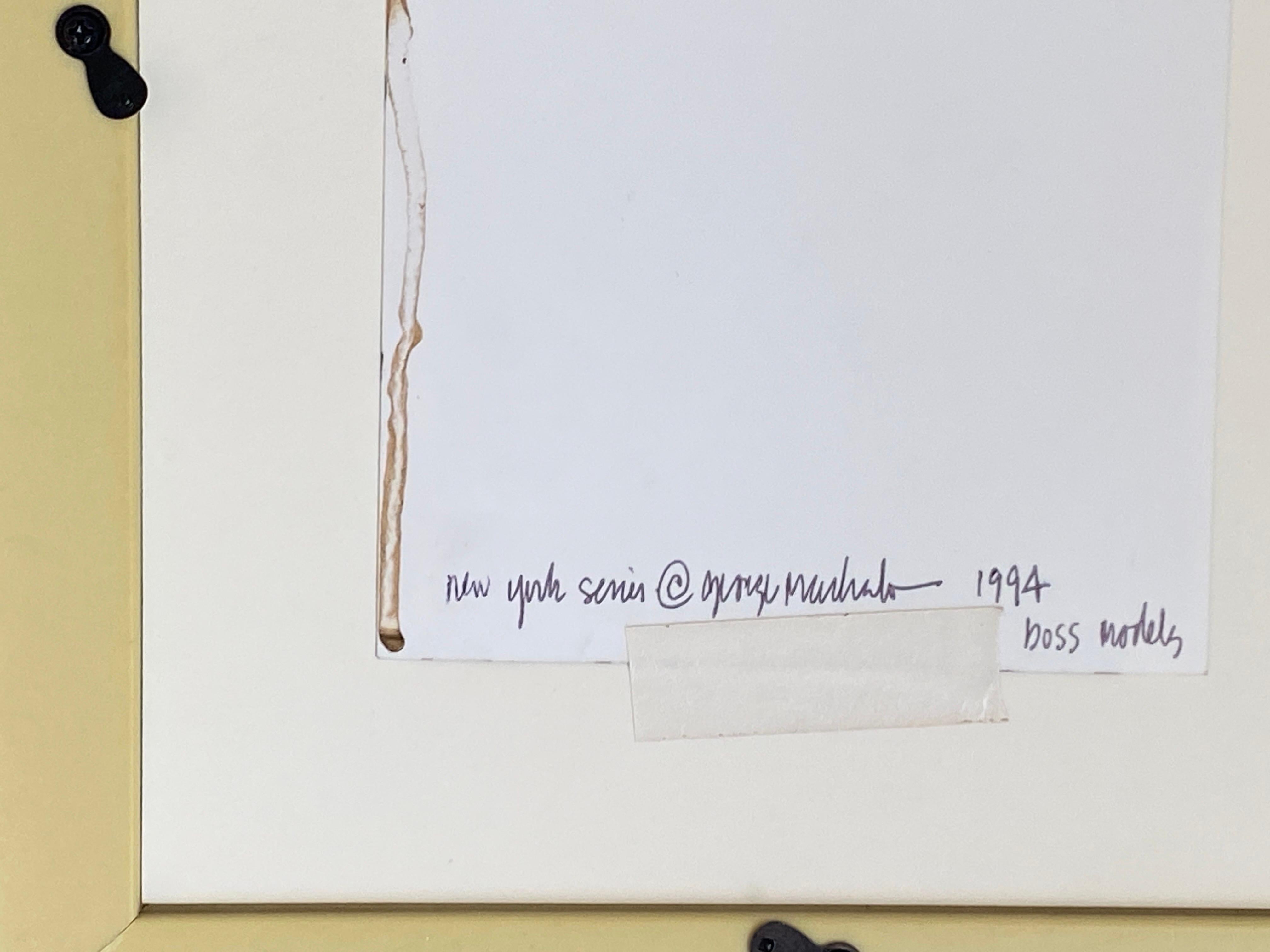 Fotografia originale di George Machado NYC, 1994, di un piccolo nudo maschile in bianco e nero. In condizioni buone in vendita a Palm Springs, CA