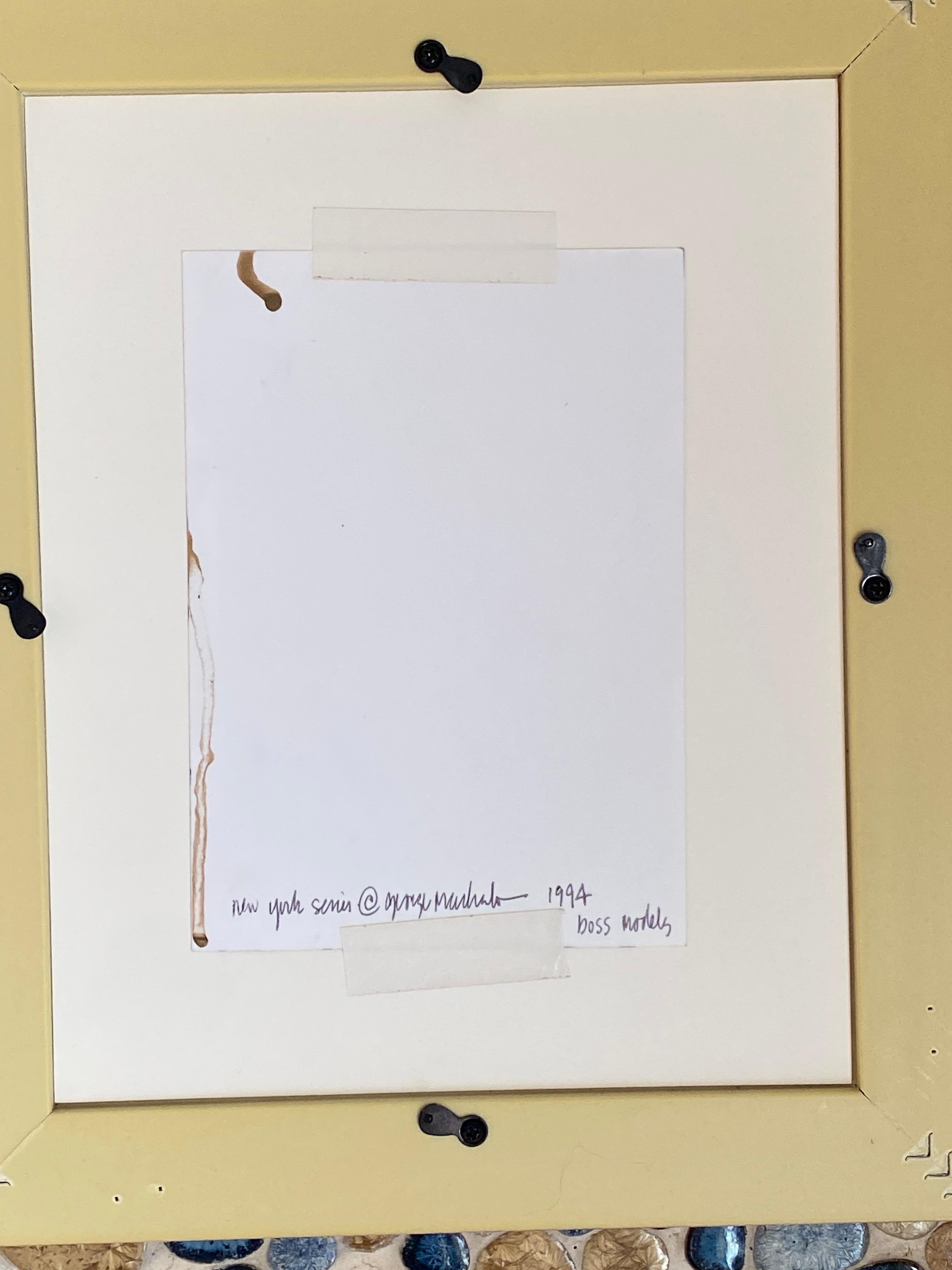 Fine XX secolo Fotografia originale di George Machado NYC, 1994, di un piccolo nudo maschile in bianco e nero. in vendita