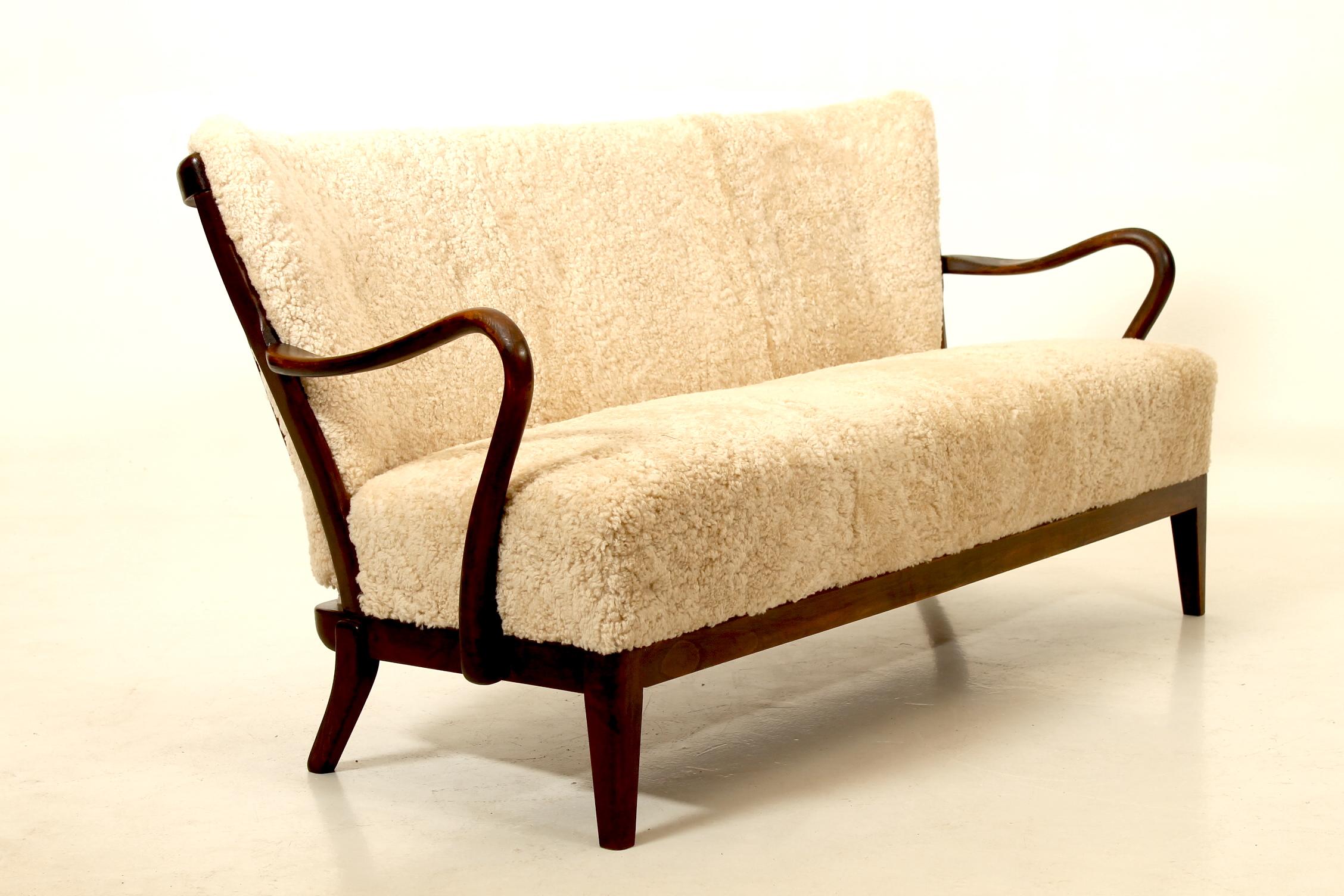 Rara sofa designed by Alfred Christensen in the 1940s and produced by Slagelse Møbelværk. Restored with new sheepskin. 