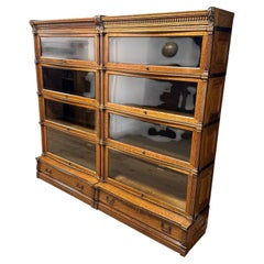 Original stackable Globe Wernicke bookcase with cut glass in oak
