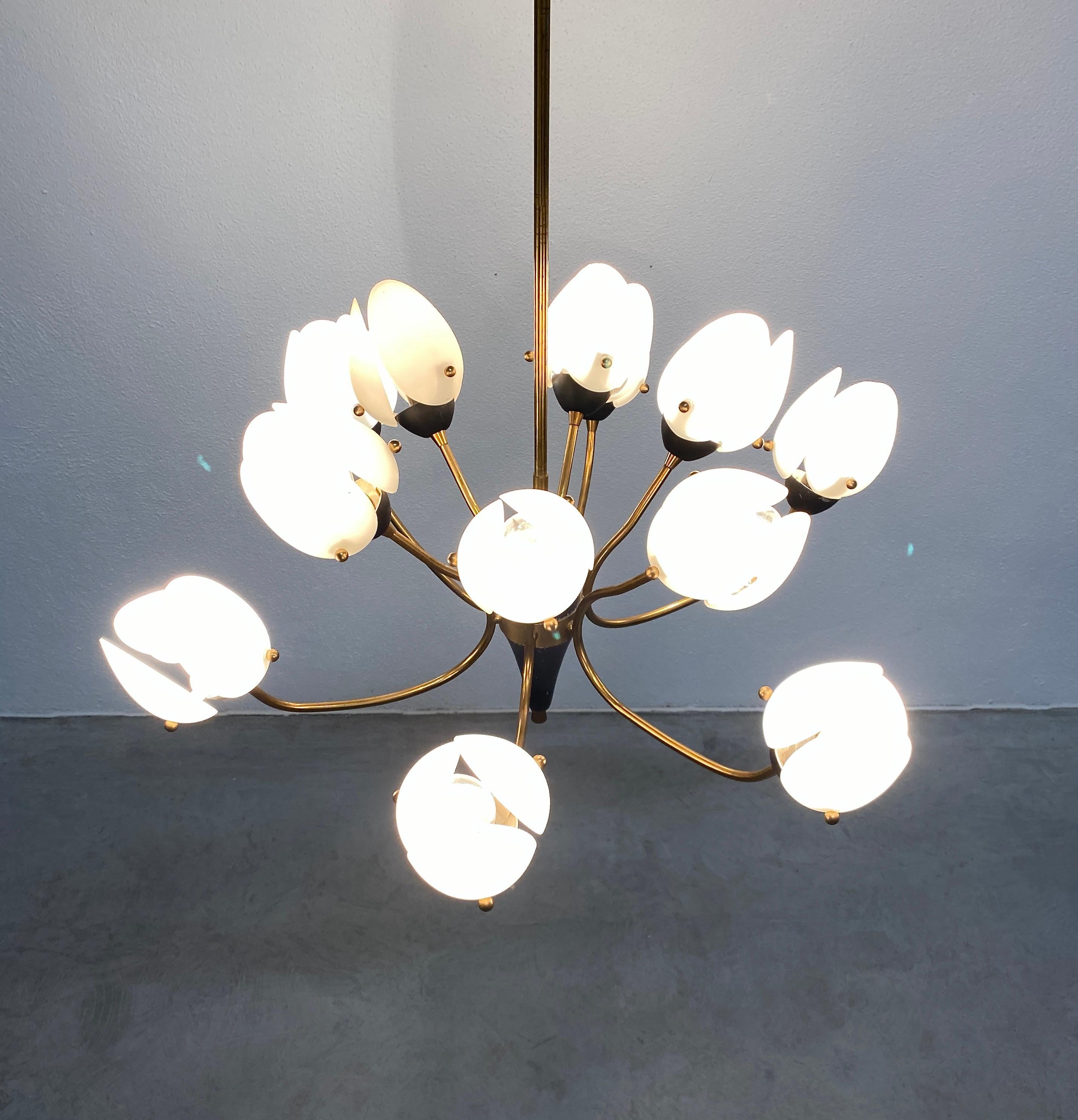 Original Stilnovo Chandelier from Satinized Glass and Brass, Italy, circa 1950 In Good Condition For Sale In Vienna, AT