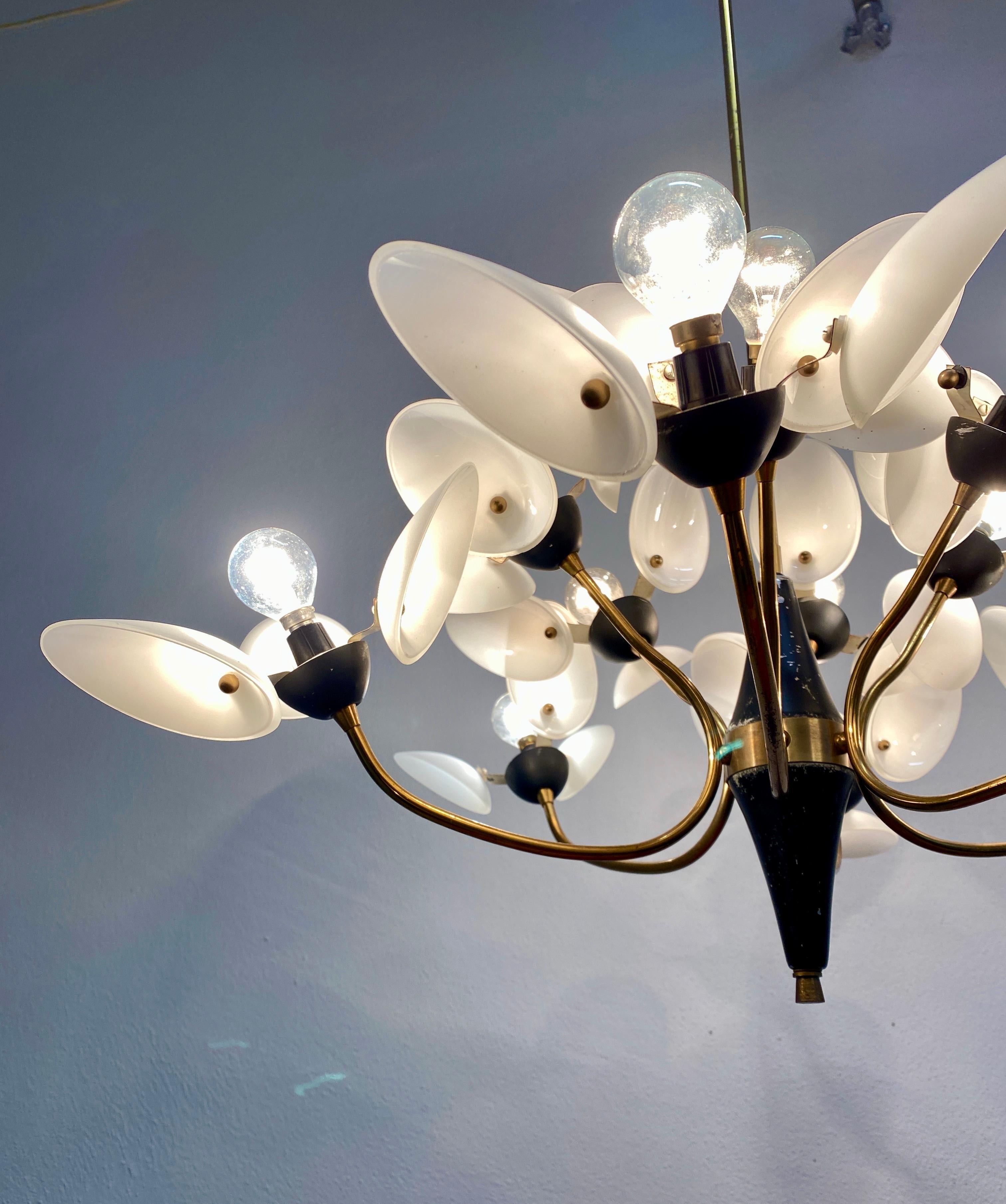 Mid-20th Century Original Stilnovo Chandelier from Satinized Glass and Brass, Italy, circa 1950 For Sale