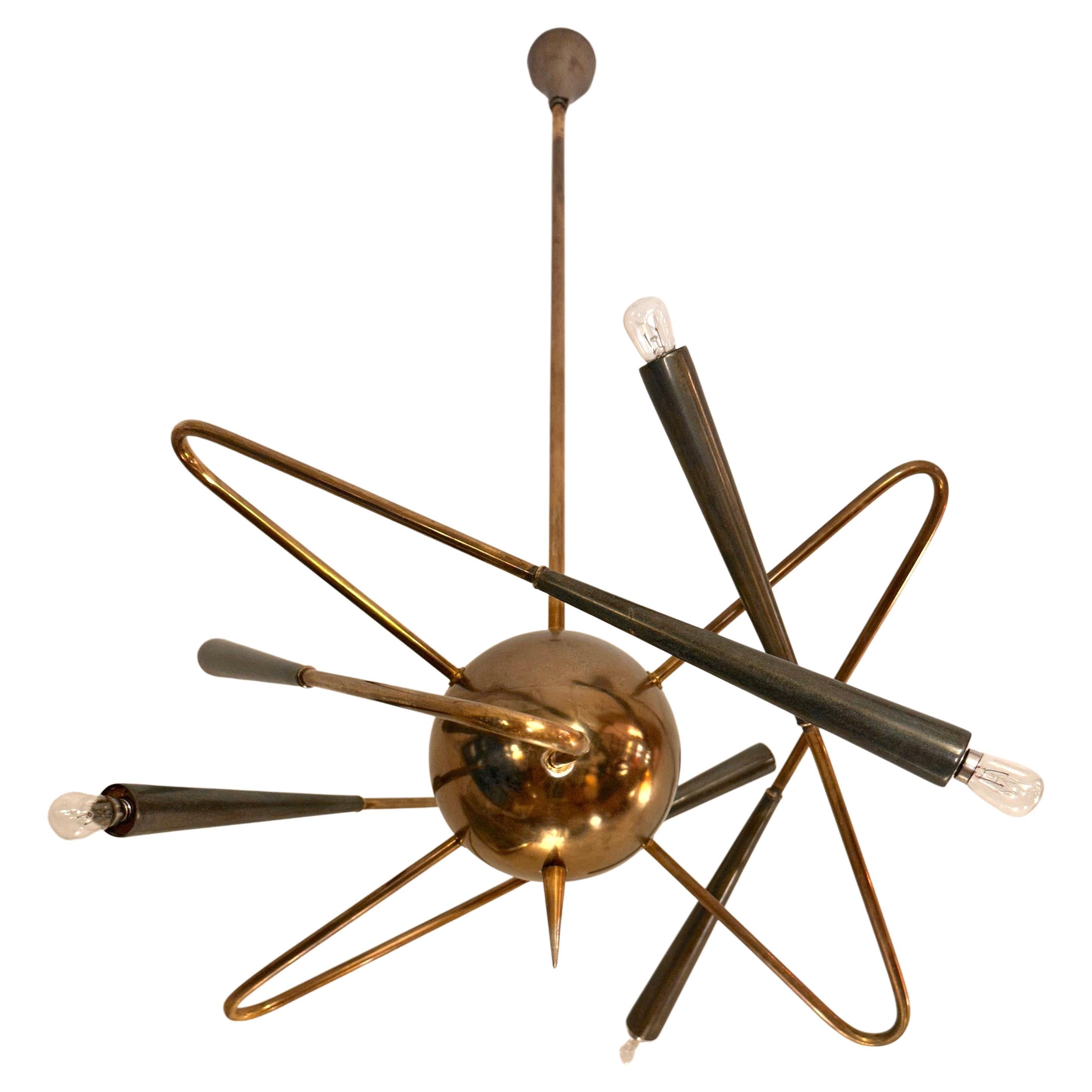 Original Stilnovo Sputnik  Sechsarmiger Messing-Kronleuchter „Satellit“, Italien, 1950er Jahre