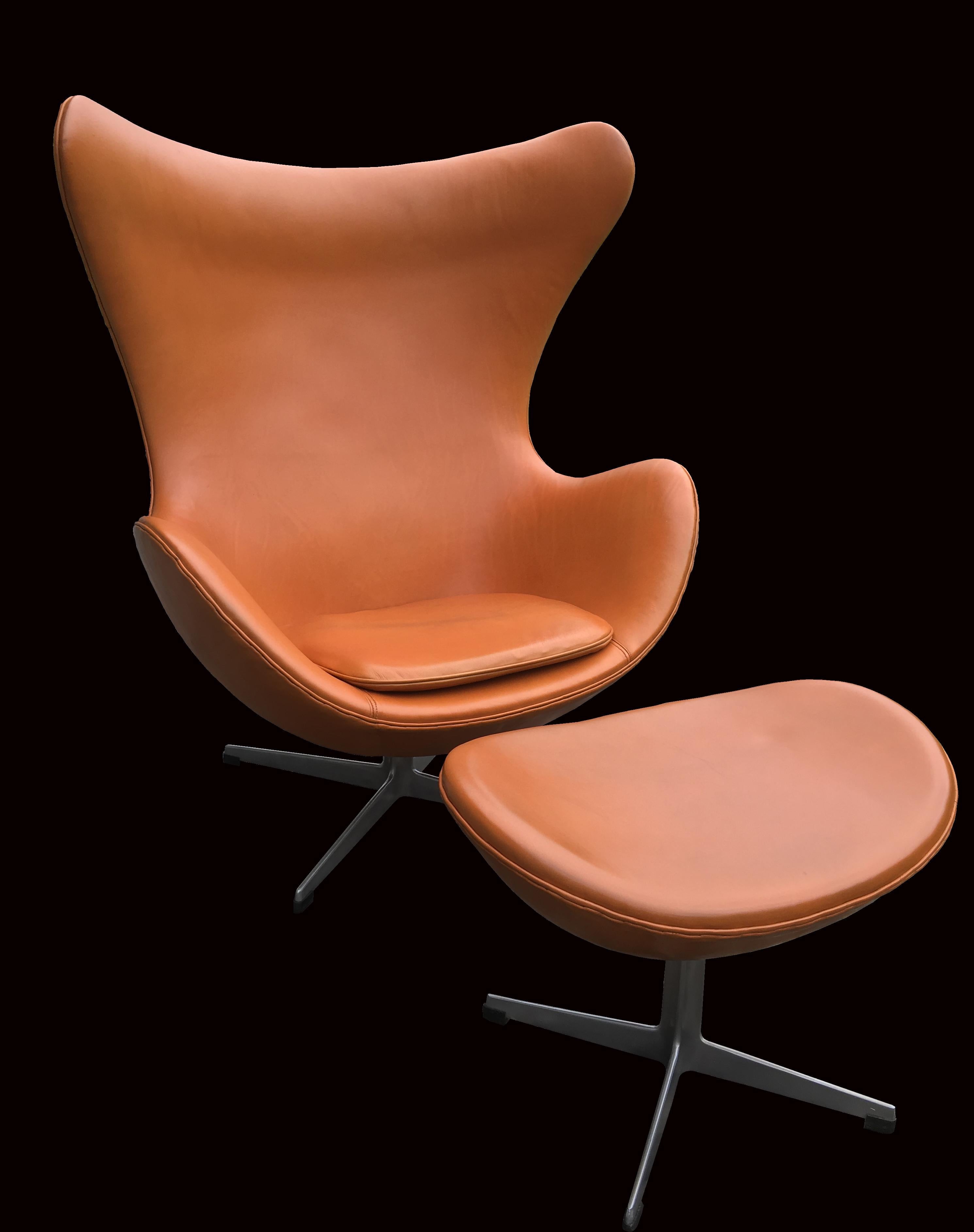 A very nice example of one of the most well known modern designs, the egg chair by Arne Jacobsen in tan Leather. Exclusively designed originally for the SAS Hotel in Copenhagen, but proving so popular that they were put into production soon after.