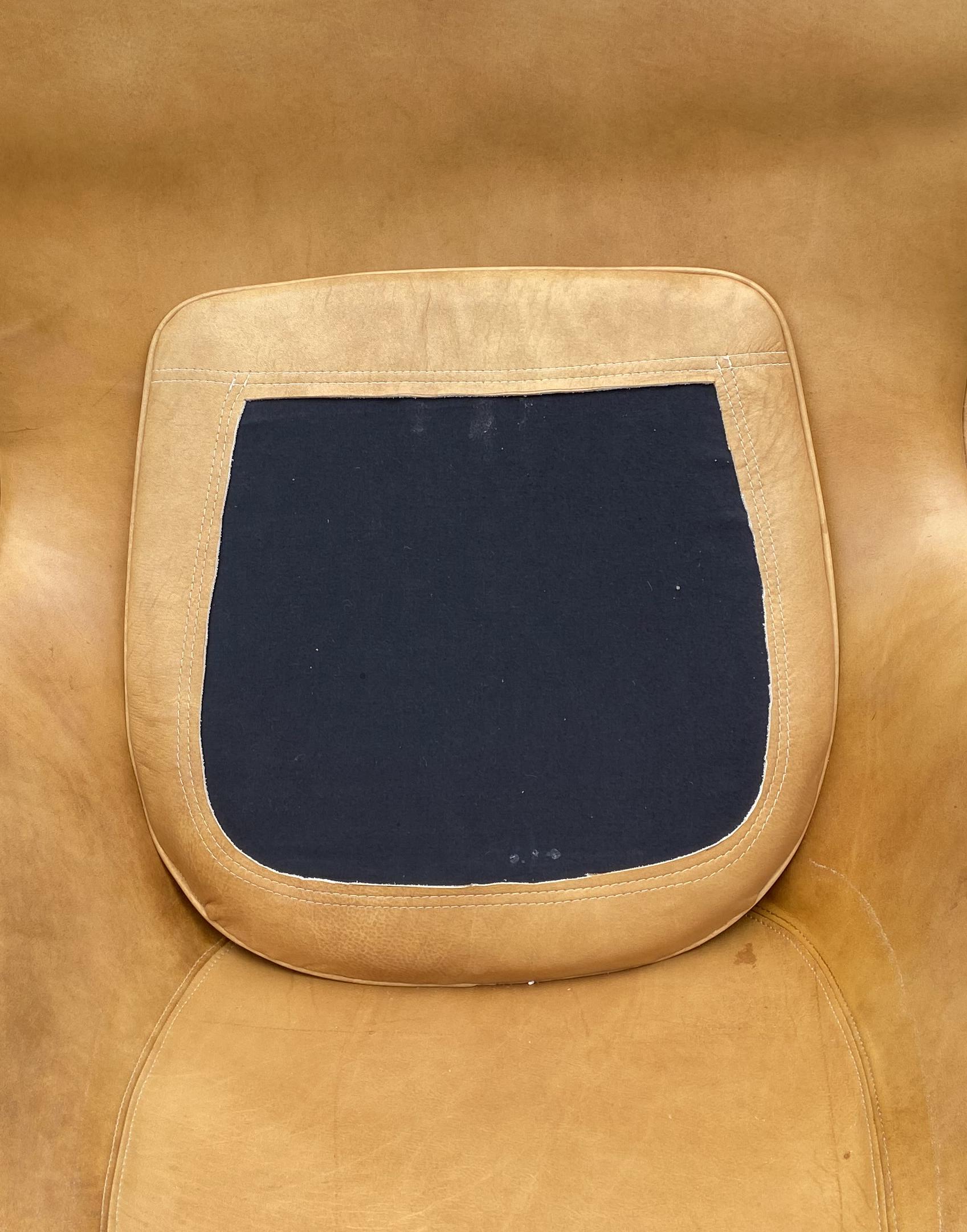 Scandinavian Modern Original Tan Leather Egg Chair by Arne Jacobsen for Fritz Hansen
