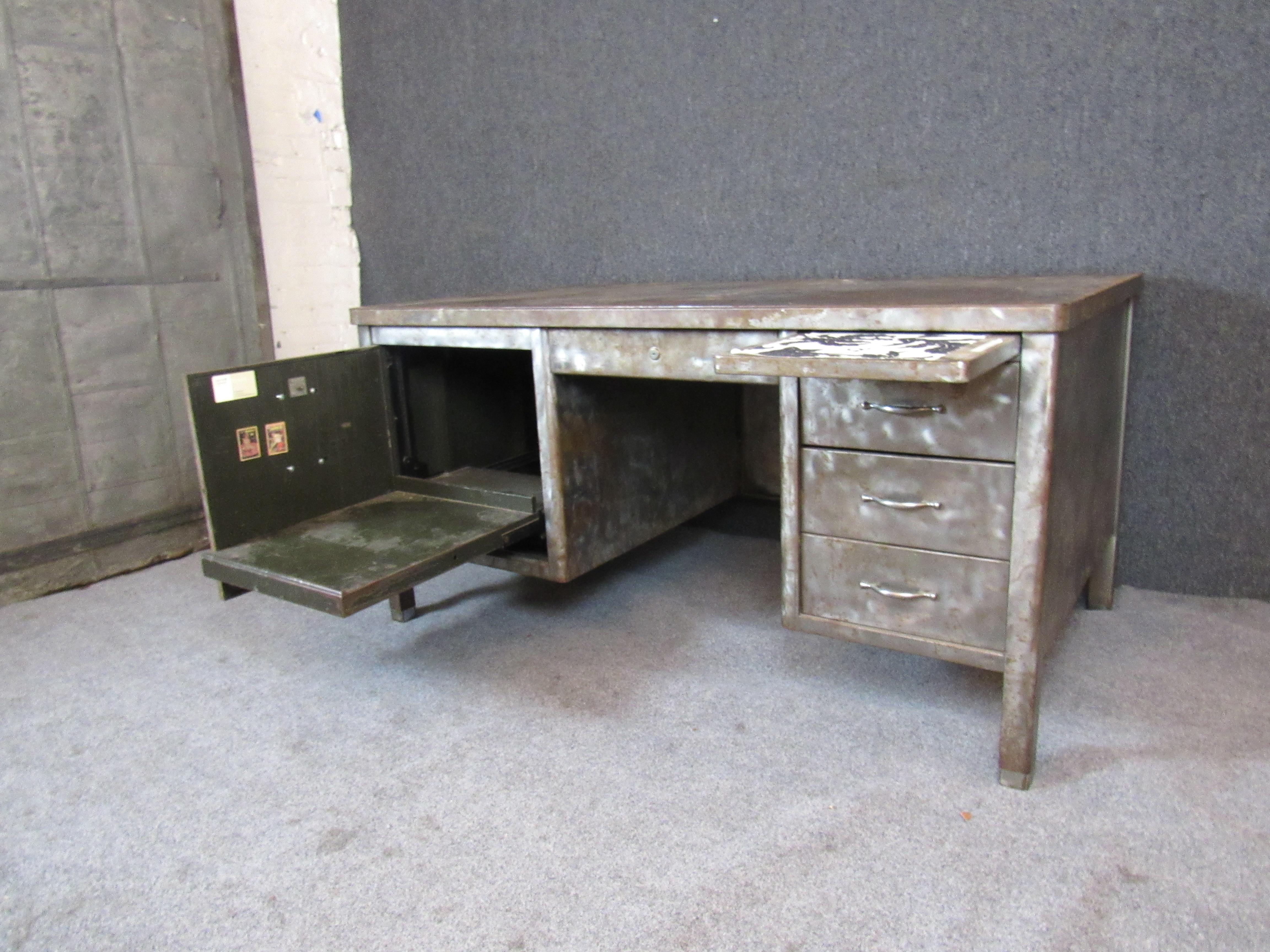 Welded Original Tanker Desk by Metal Office Furniture Co (Steelcase)
