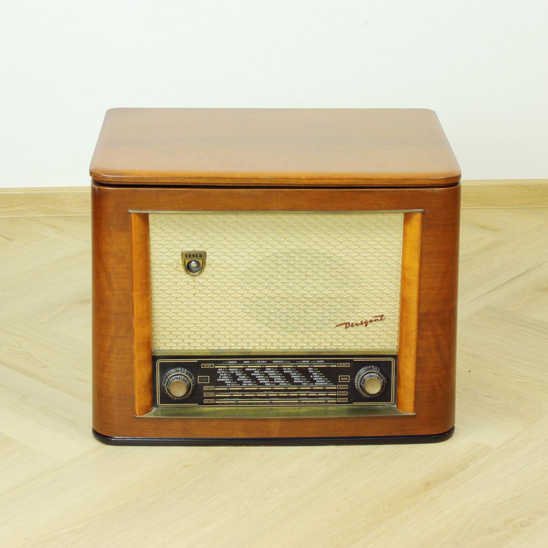 Style Adam Original Tesla Dirigent Gramoradio, Tchcoslovaquie, 1956 en vente