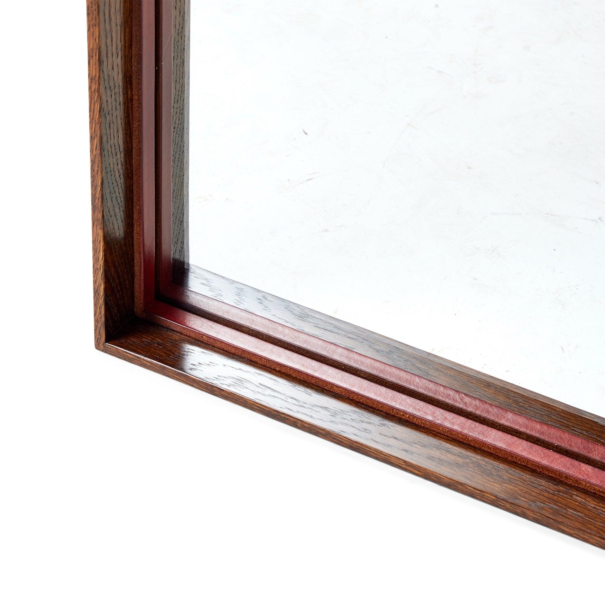 Specchio originale 'Thin Line' in legno massiccio con finiture in pelle In condizioni ottime in vendita a Sagaponack, NY