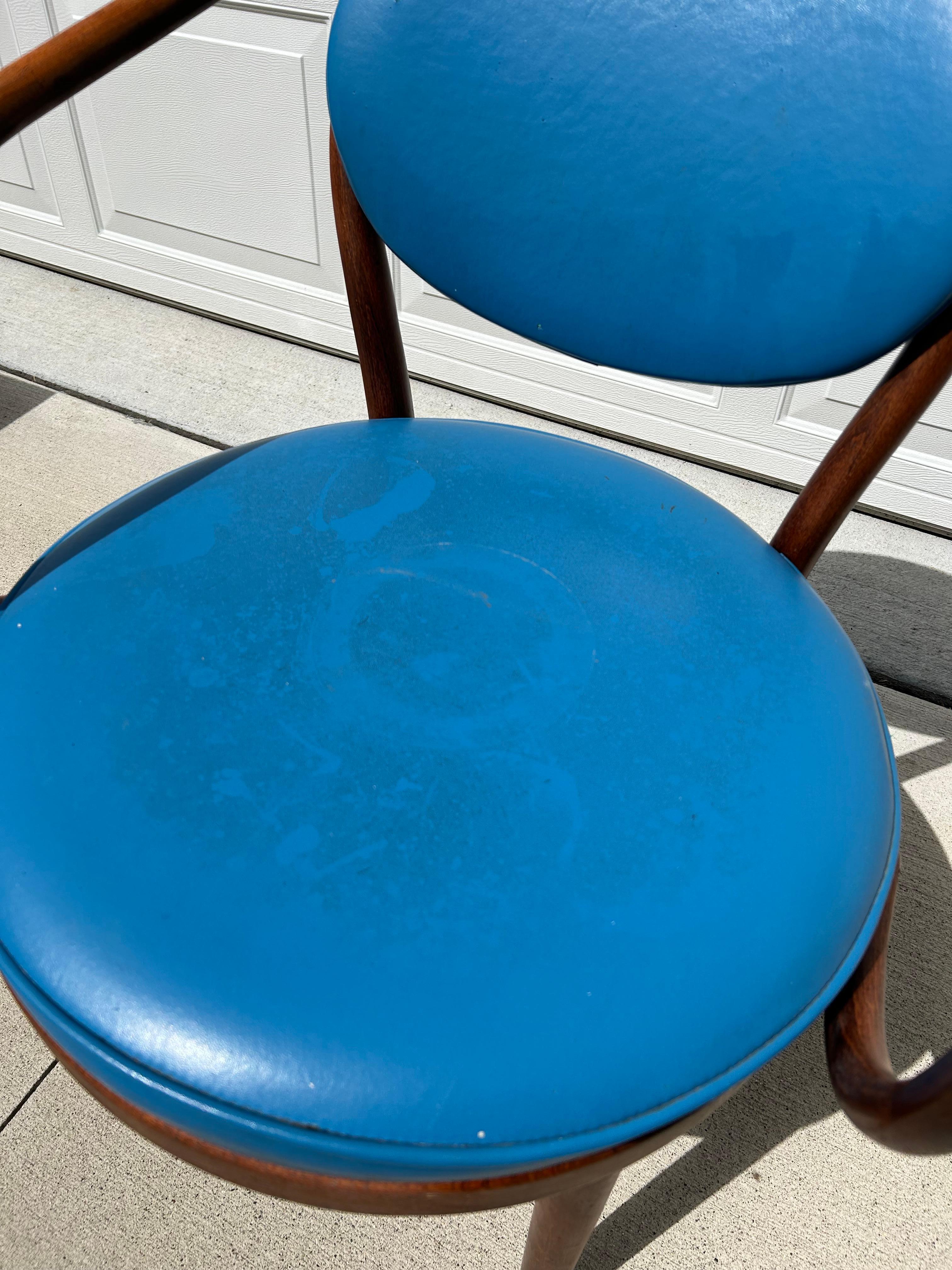 Original Thonet 209 Dining Chair In Good Condition For Sale In Medina, OH
