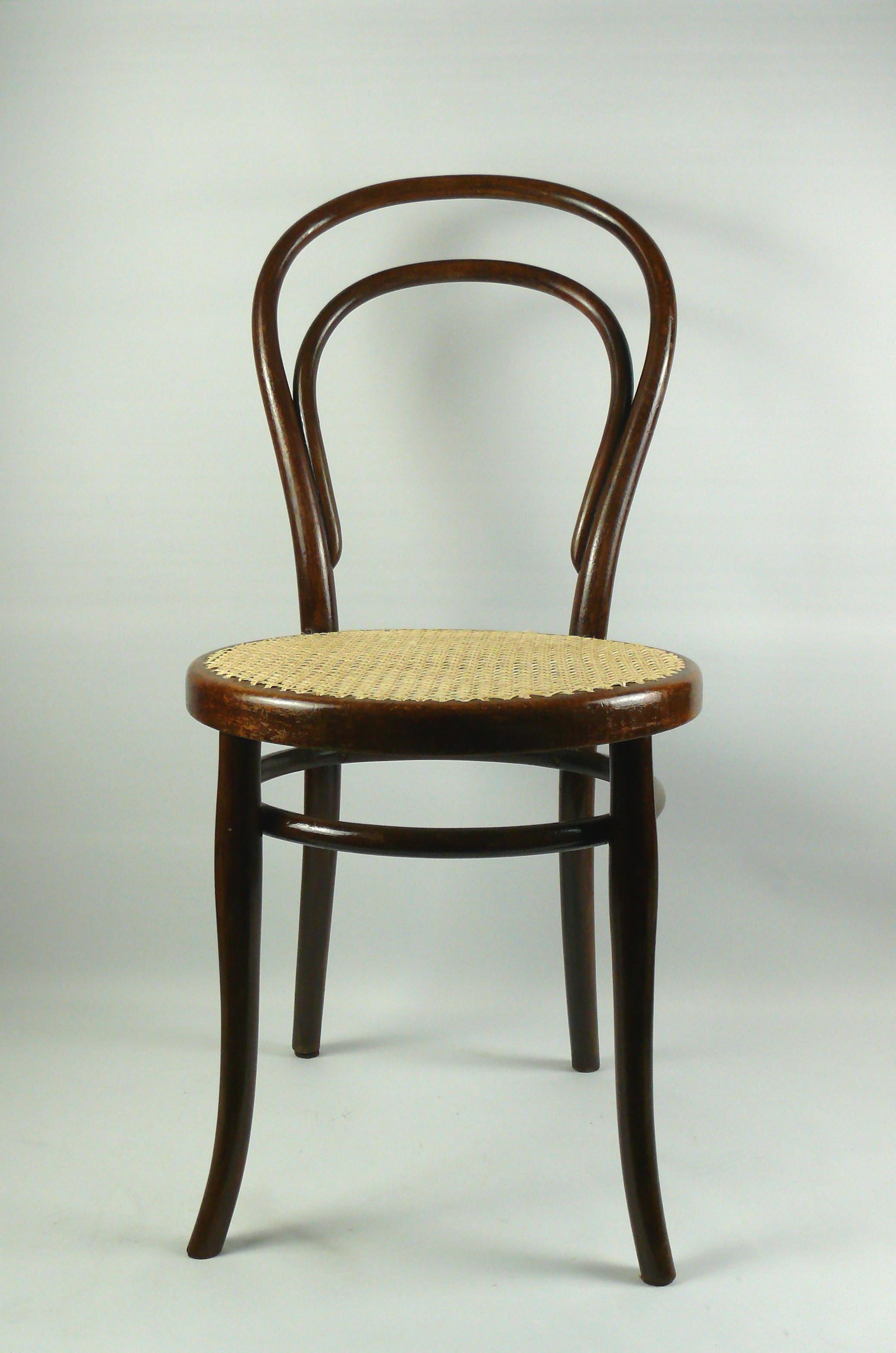 Collector's items: original bentwood chair from the Thonet company - Vienna, model no. 14 - designed by Michael Thonet. These chairs were the company's best seller for decades and were often copied. This chair comes from Vienna after 1881. The