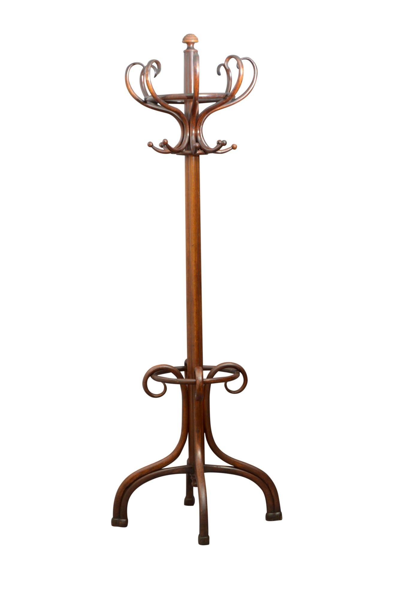 P0142 superb early XXth century bentwood hall stand, having 8 S shaped coat hooks and 8 bentwood scrolls for hats, surmounted by a turned finial, supported on cluster column terminating in 4 downswept legs with a ring for sticks and umbrellas. This