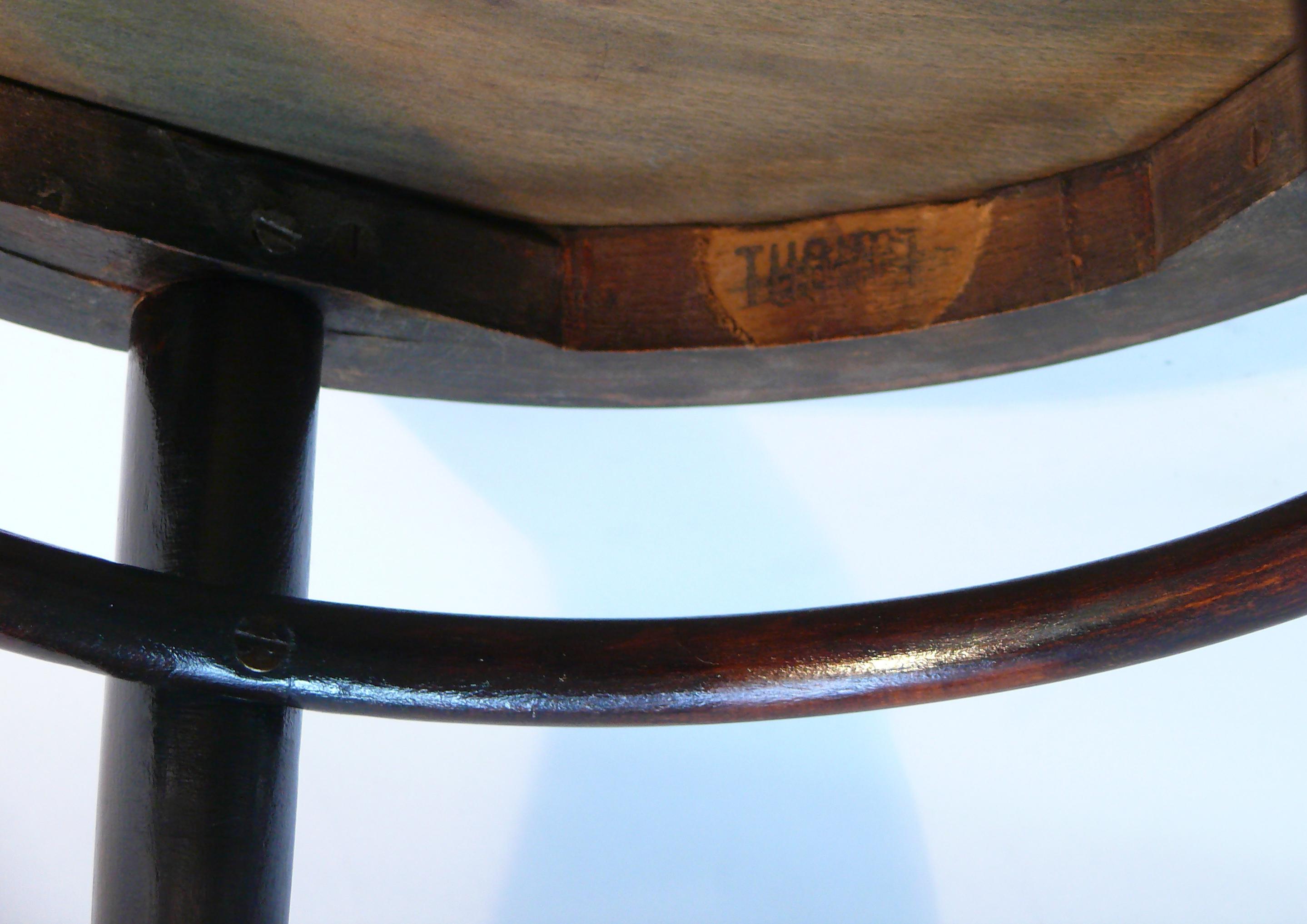 Taburete original THONET de madera curvada, Siglo XX siglo XX en venta
