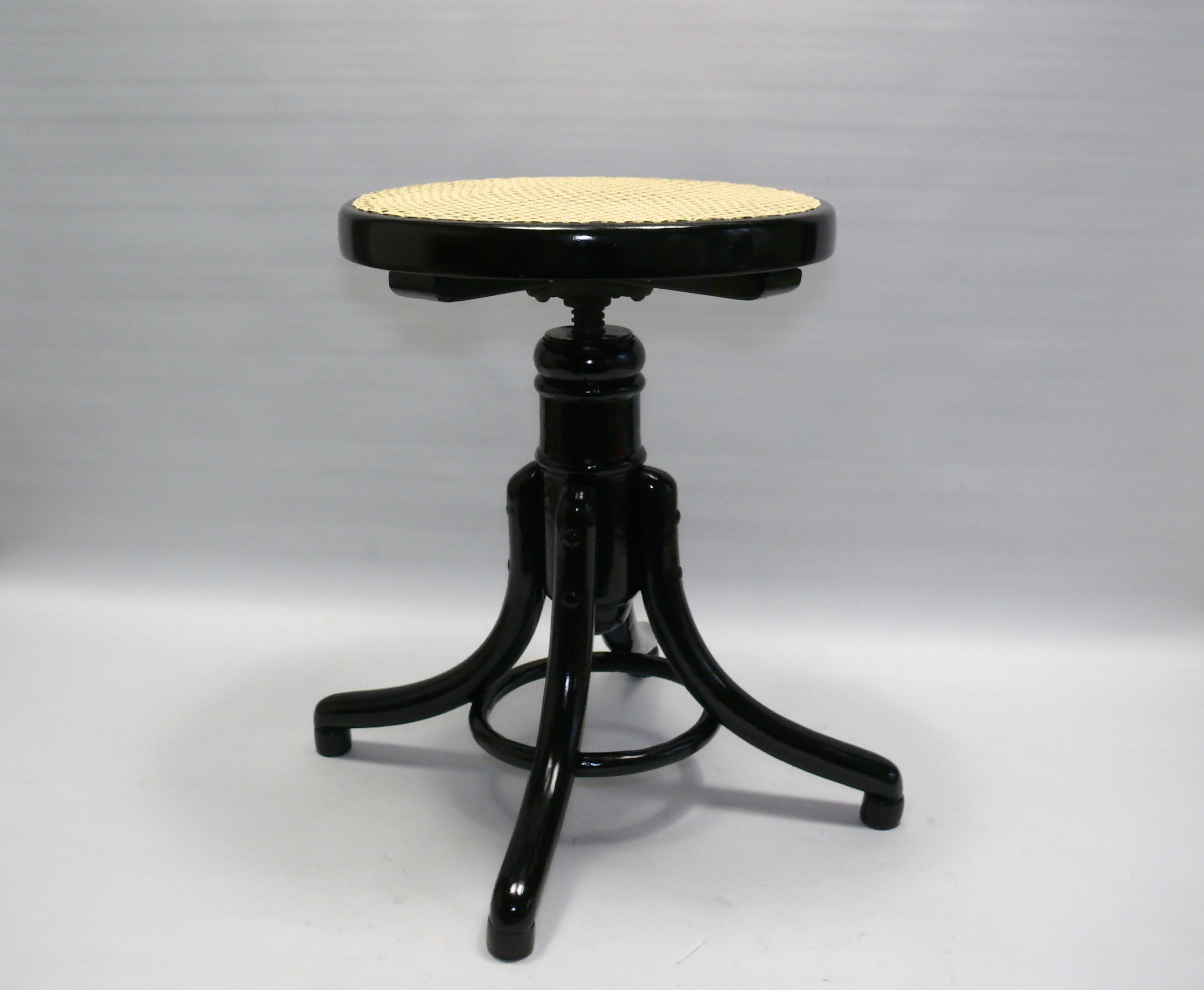 Originaler Klavierhocker aus Thonet, frühes 20. Jahrhundert, restauriert (Art nouveau) im Angebot