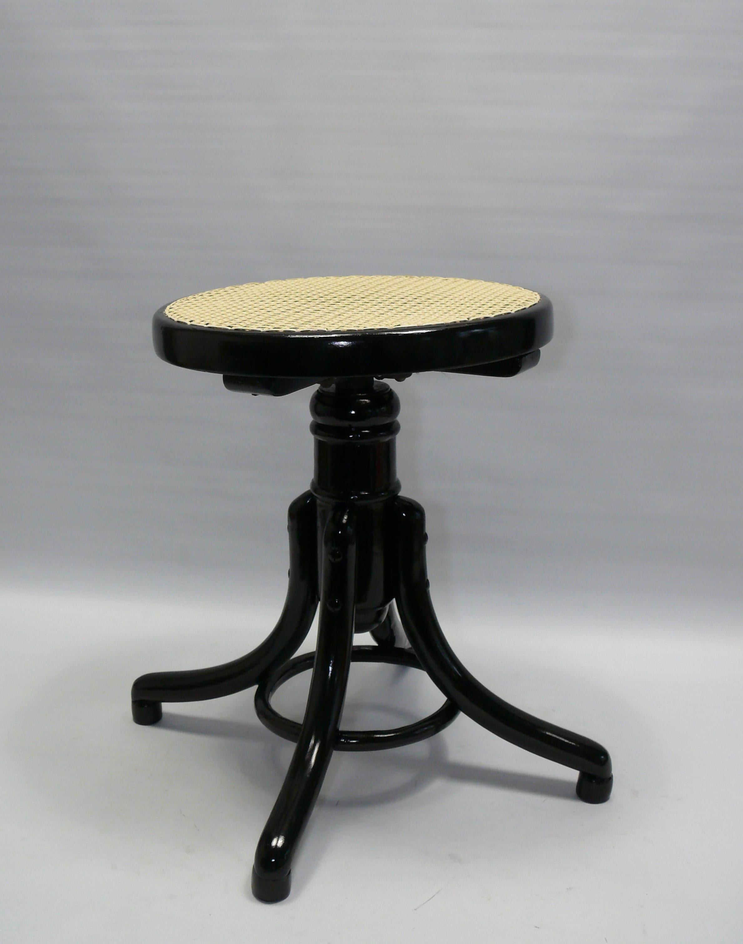 Originaler Klavierhocker aus Thonet, frühes 20. Jahrhundert, restauriert (Österreichisch) im Angebot