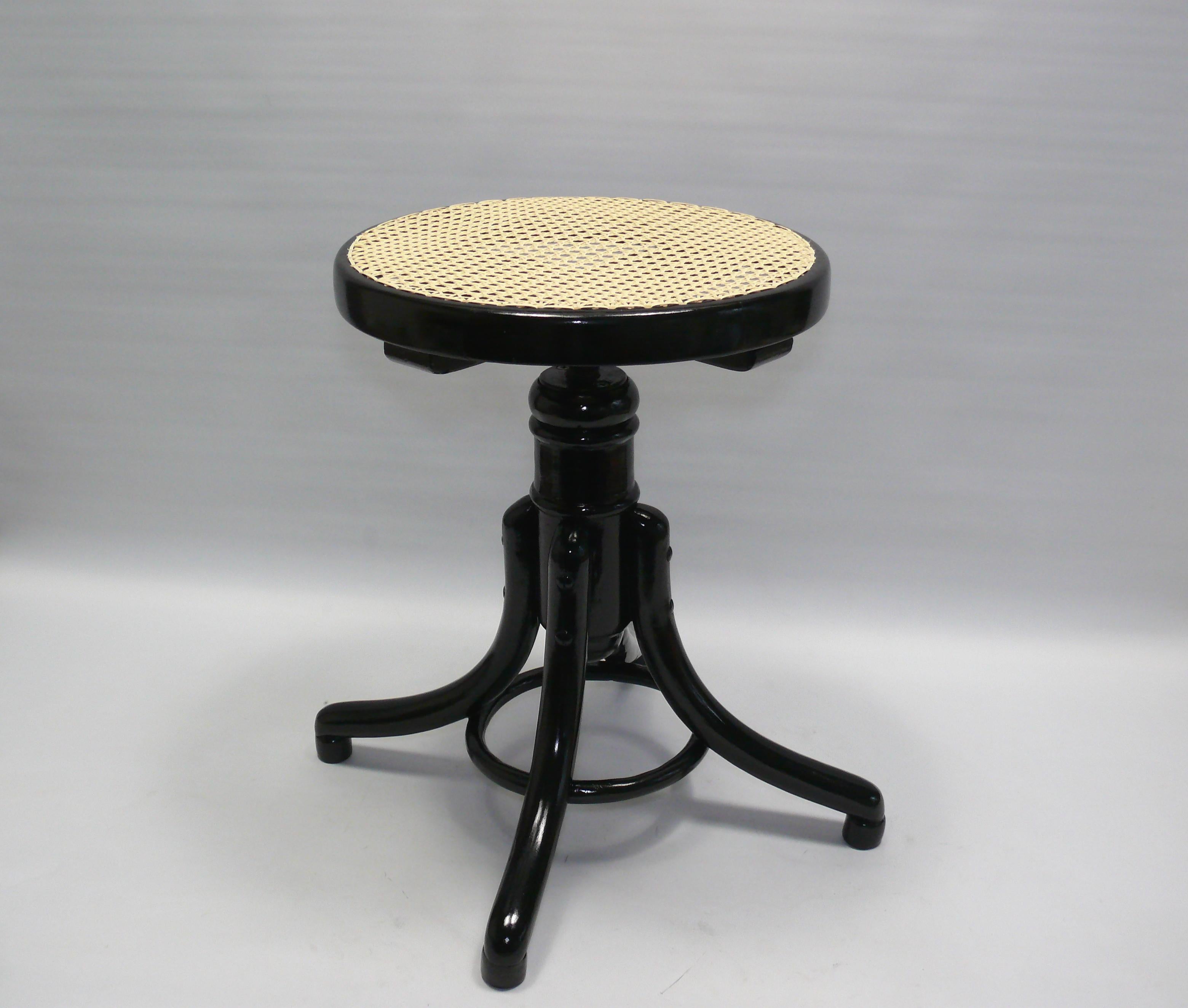 Originaler Klavierhocker aus Thonet, frühes 20. Jahrhundert, restauriert (Österreichisch) im Angebot