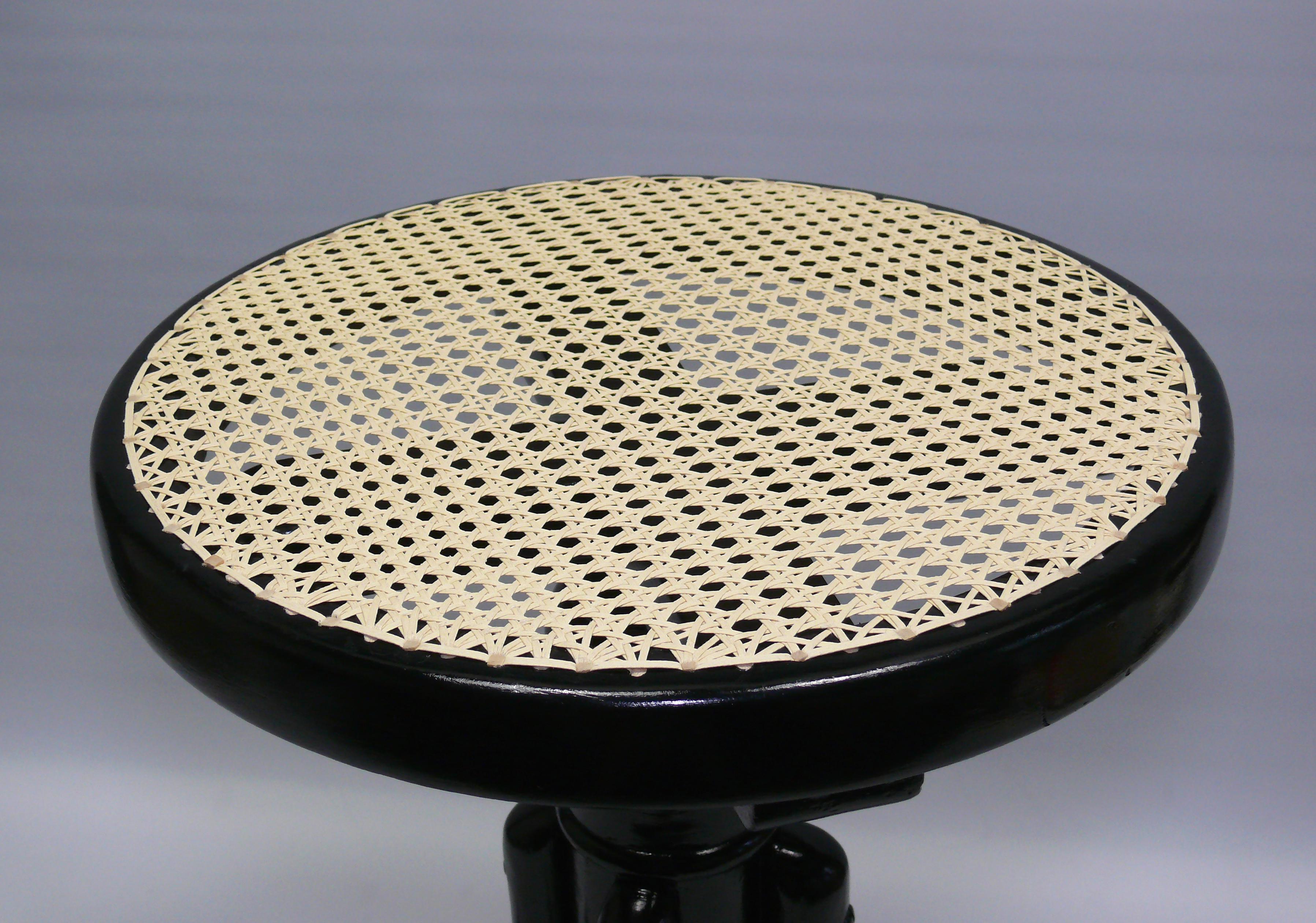Originaler Klavierhocker aus Thonet, frühes 20. Jahrhundert, restauriert (Holzarbeit) im Angebot