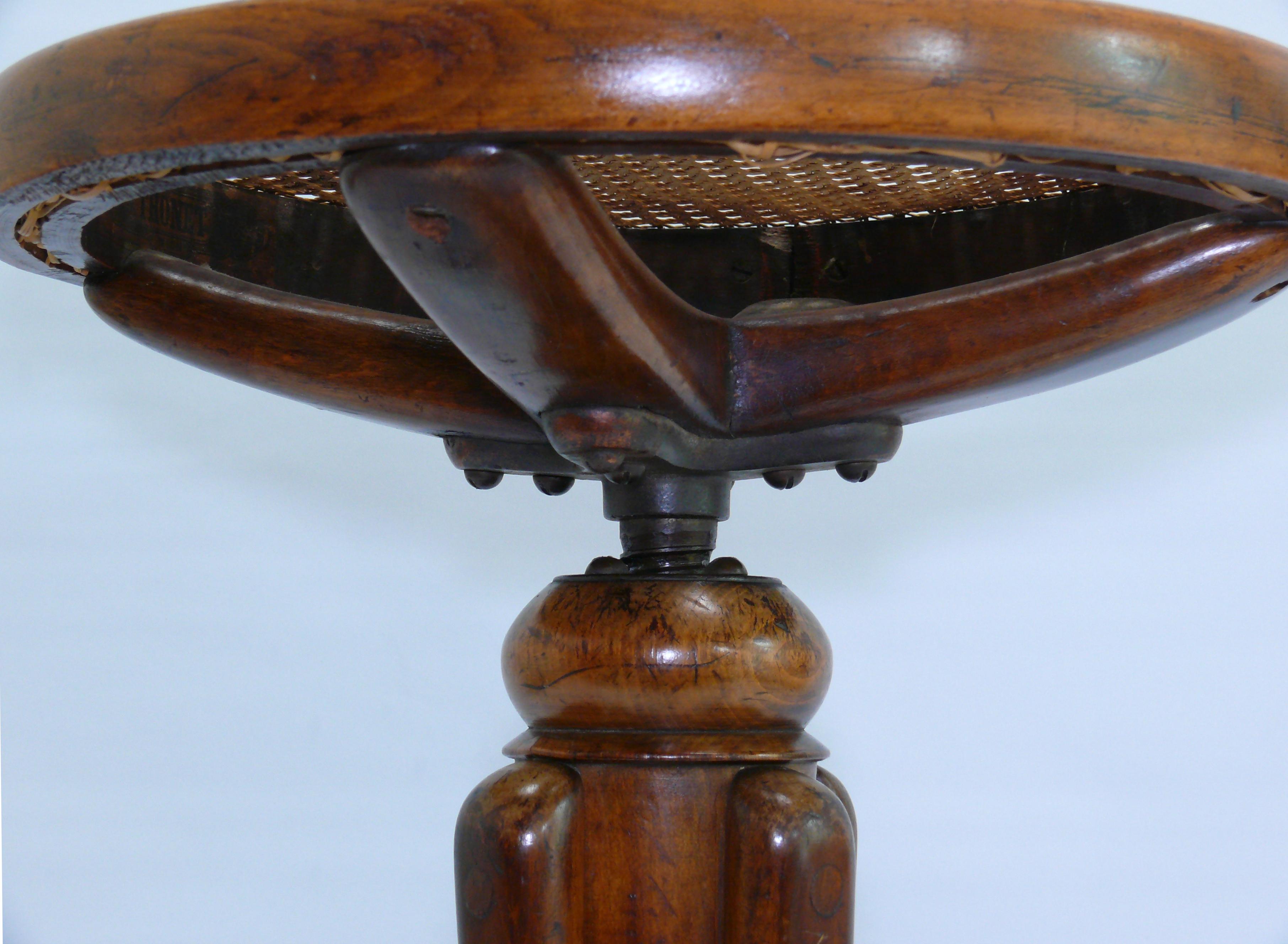 Original Thonet Piano Stool No. 1, Late 19th Century In Good Condition In Schwerin, MV