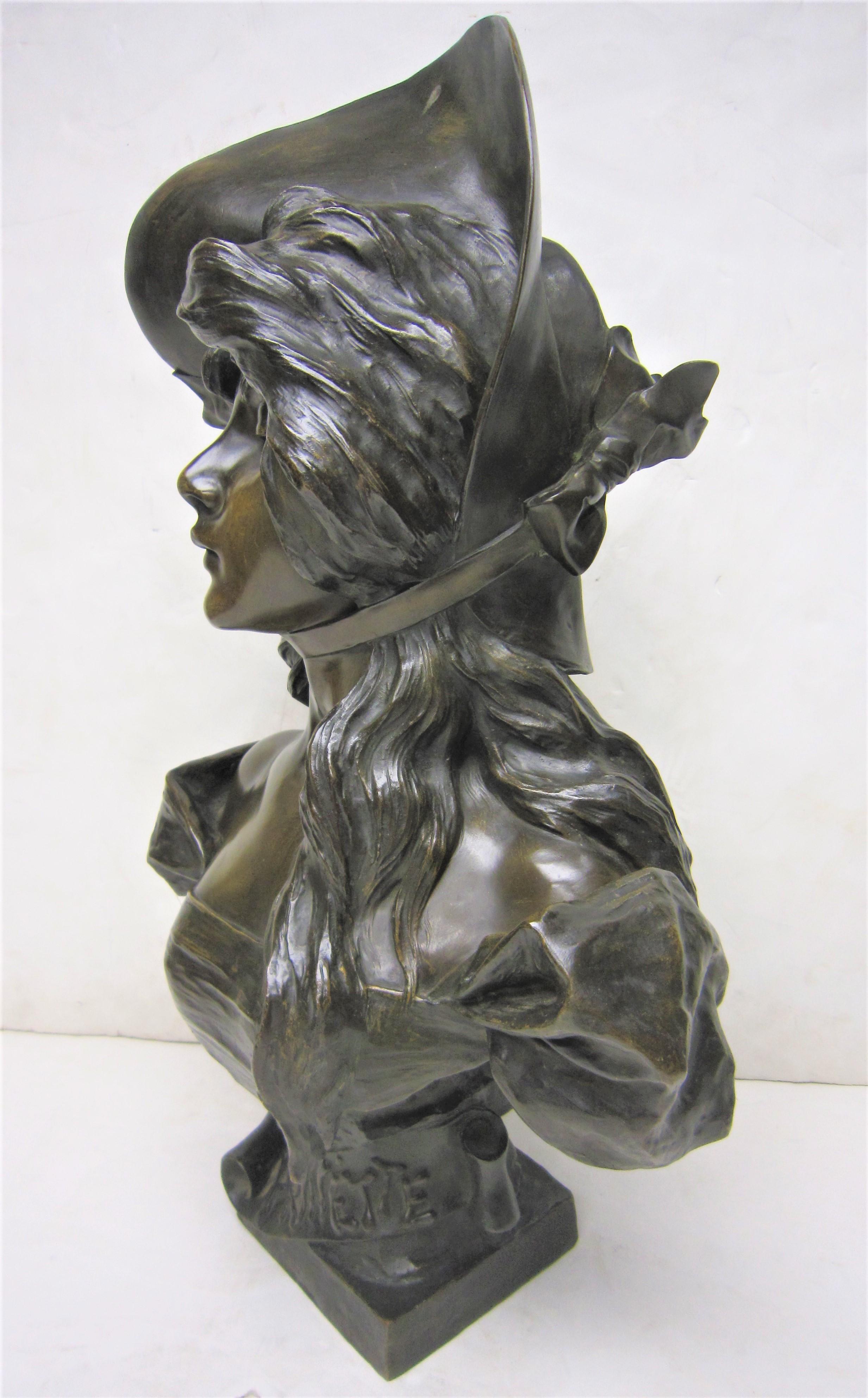 Belle Époque Buste original en bronze de Tiffany représentant une femme signé E. Villanis en vente