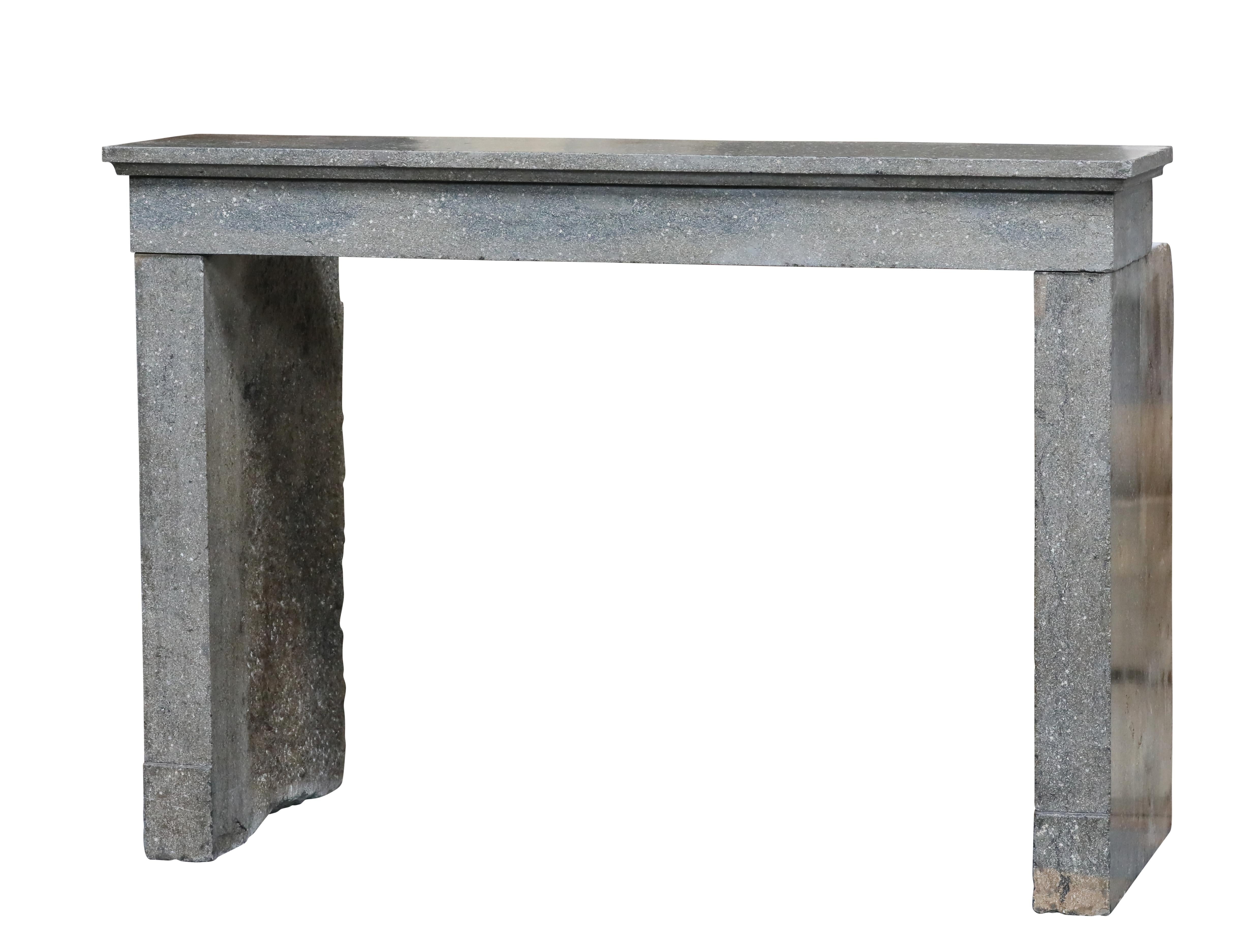 Original Timeless French Antique Fireplace Surround in Stone im Angebot 4