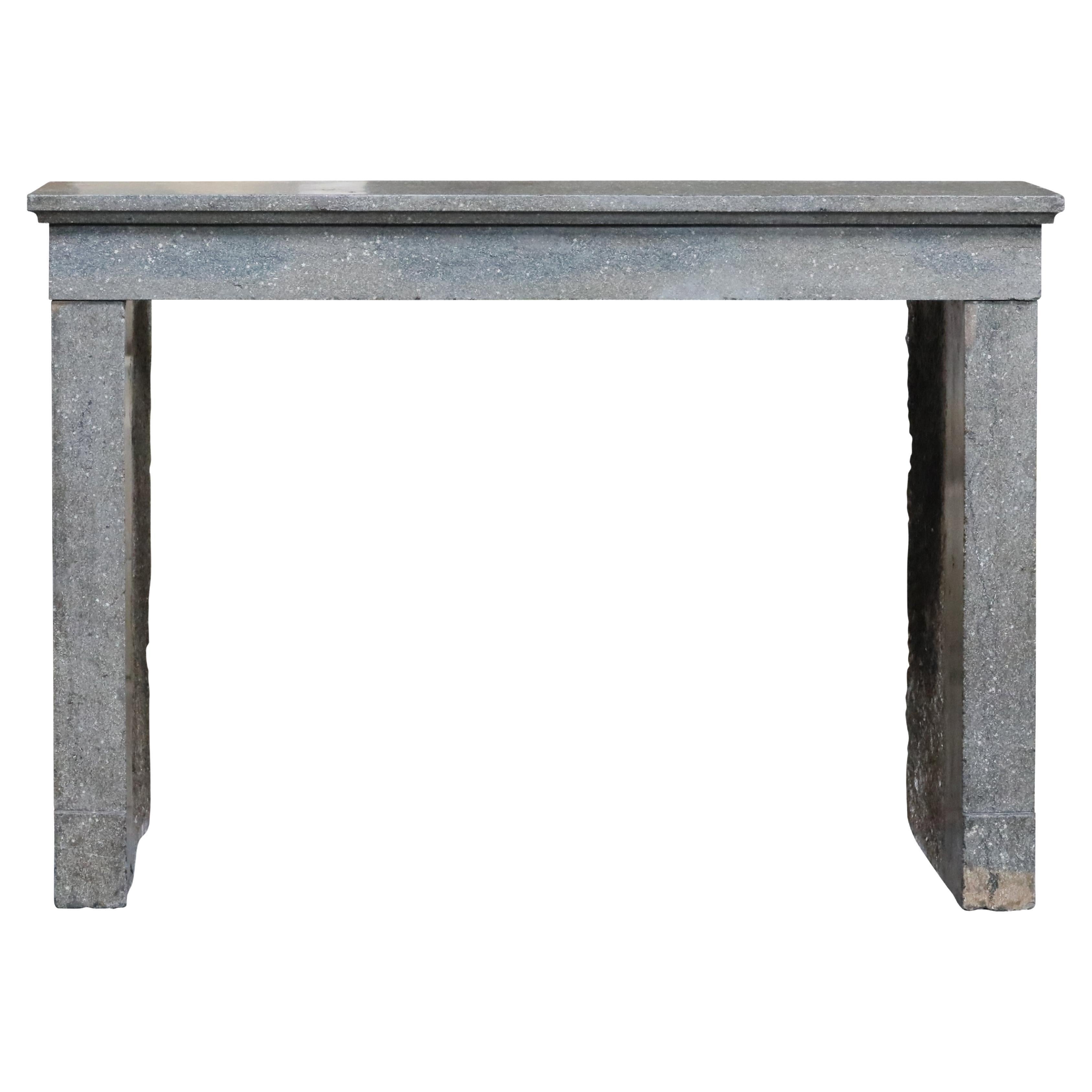 Original Timeless French Antique Fireplace Surround in Stone im Angebot