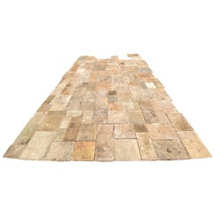 Plancher en pierre calcaire récupérée de style français original et intemporel de Bourgogne