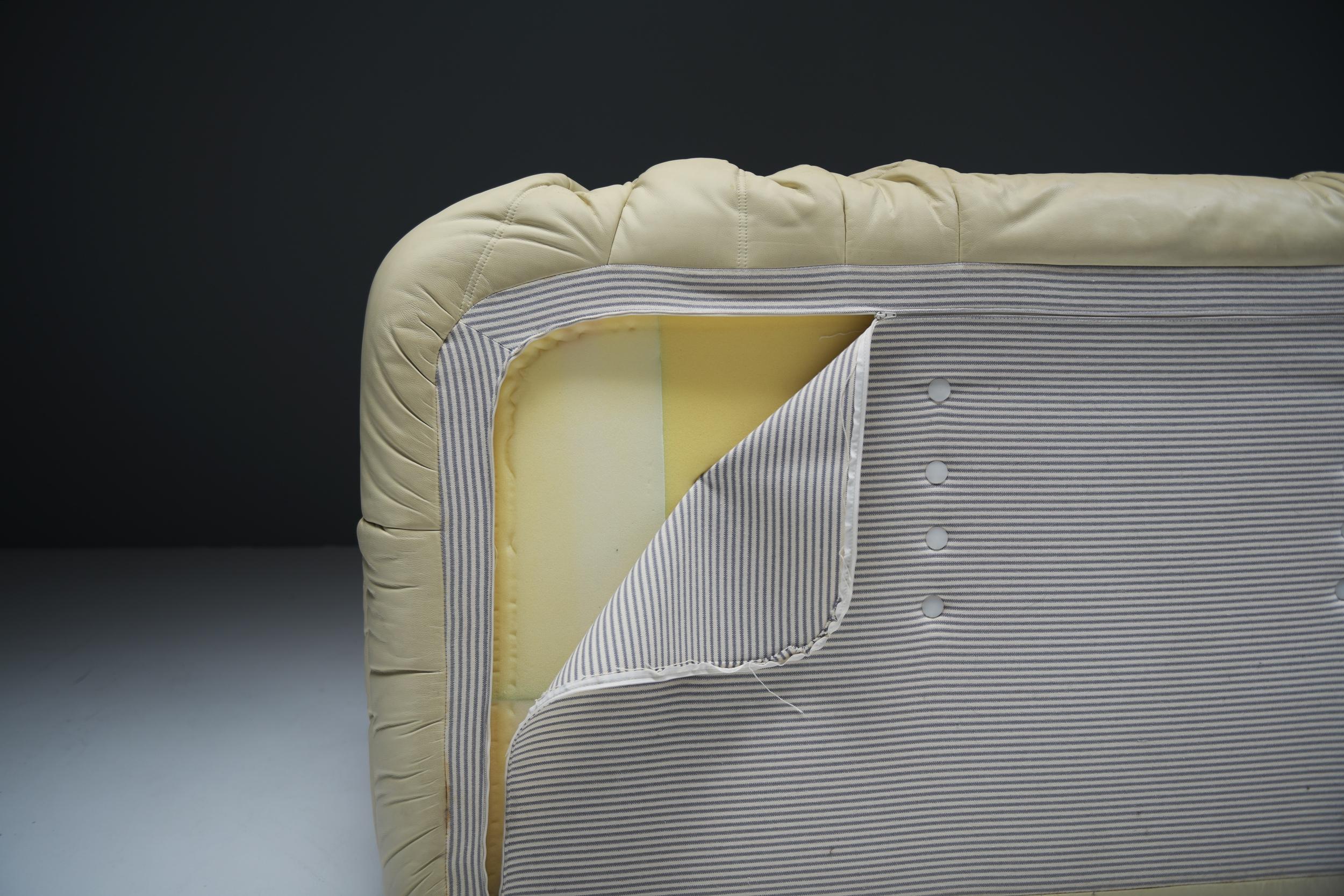 Original Togo Medium Settee en cuir beige 2007 - Michel Ducaroy - Ligne Roset en vente 9