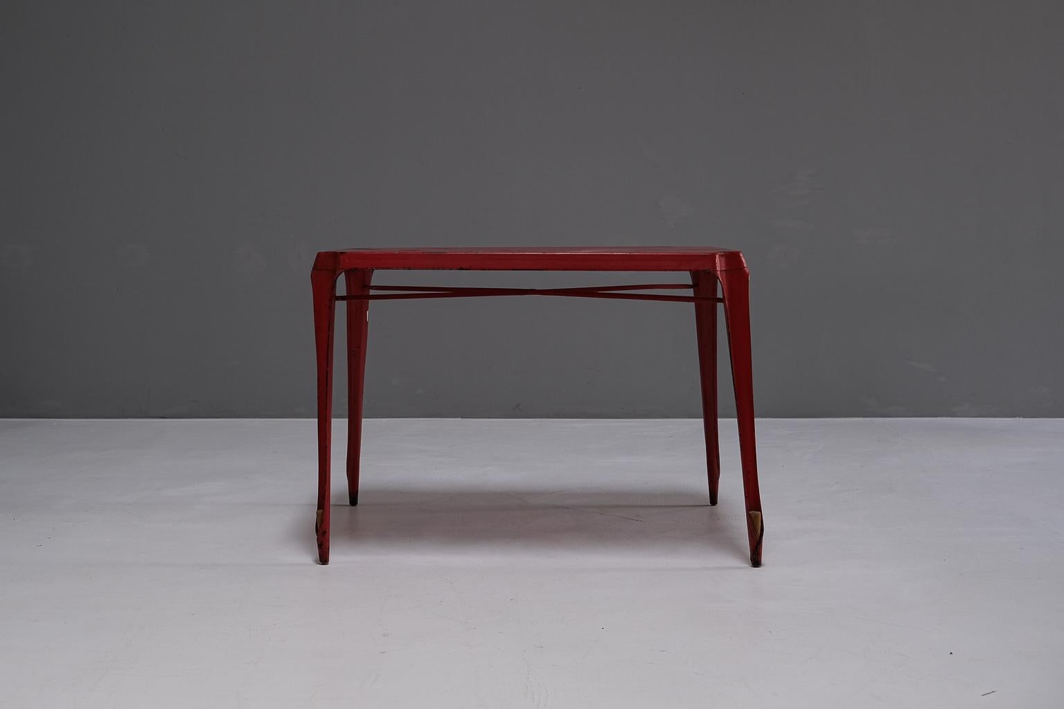 Original Tolix Garten-Esstisch von Xavier Pauchard, Frankreich, 1950er Jahre im Zustand „Gut“ im Angebot in Frankfurt am Main, DE