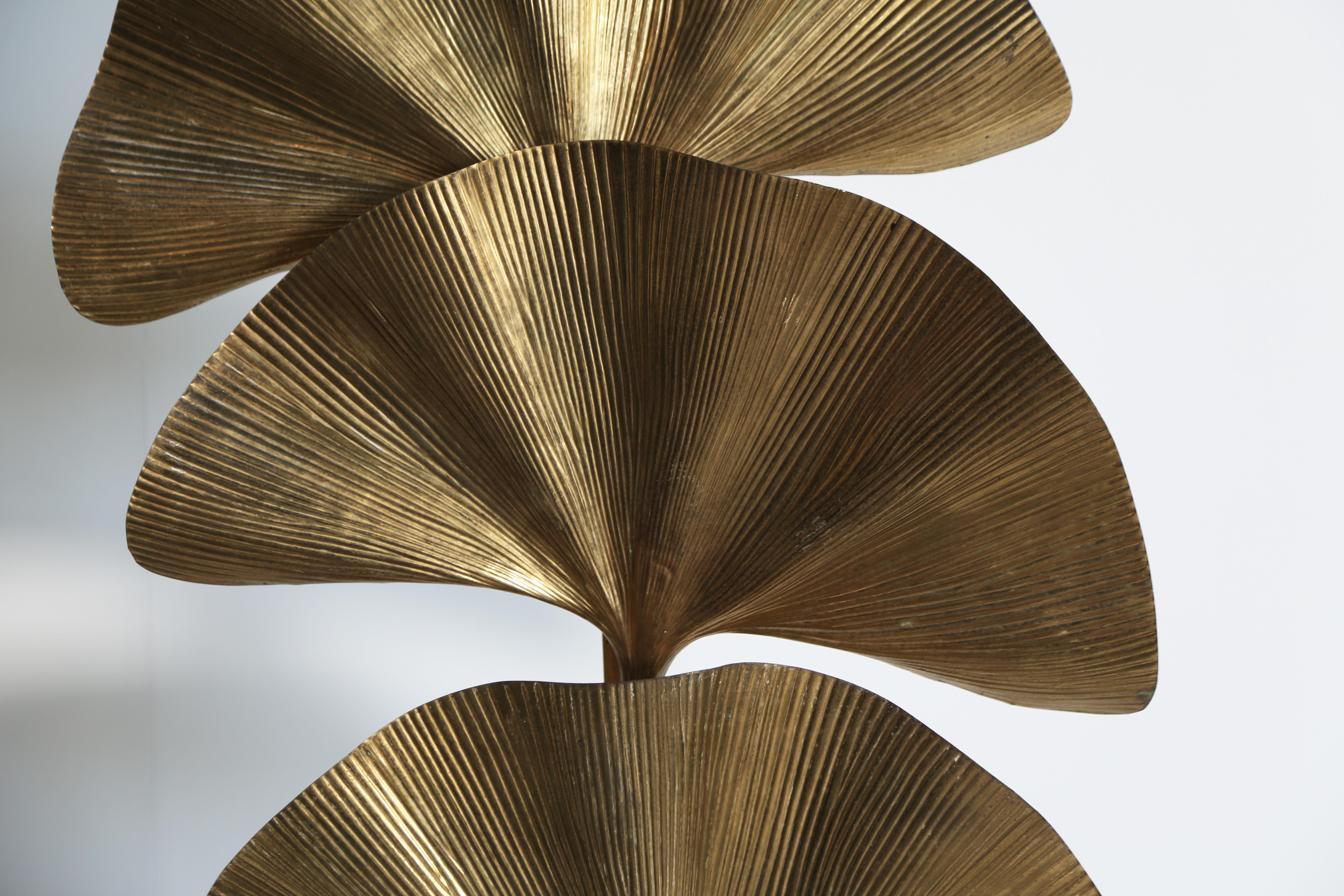 italien Lampadaire original en laiton Ginkgo de Tommaso Barbi, Italie, années 1970 en vente