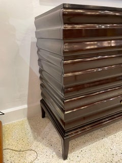 Cassettiera scolpita originale di Tommi Parzinger 'Firmata'