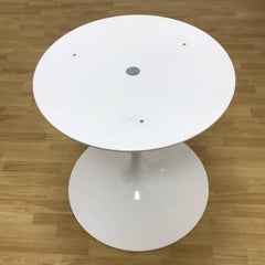 Original Tulip Table by Eero Saarinen Signed Knoll Studio, Round Table