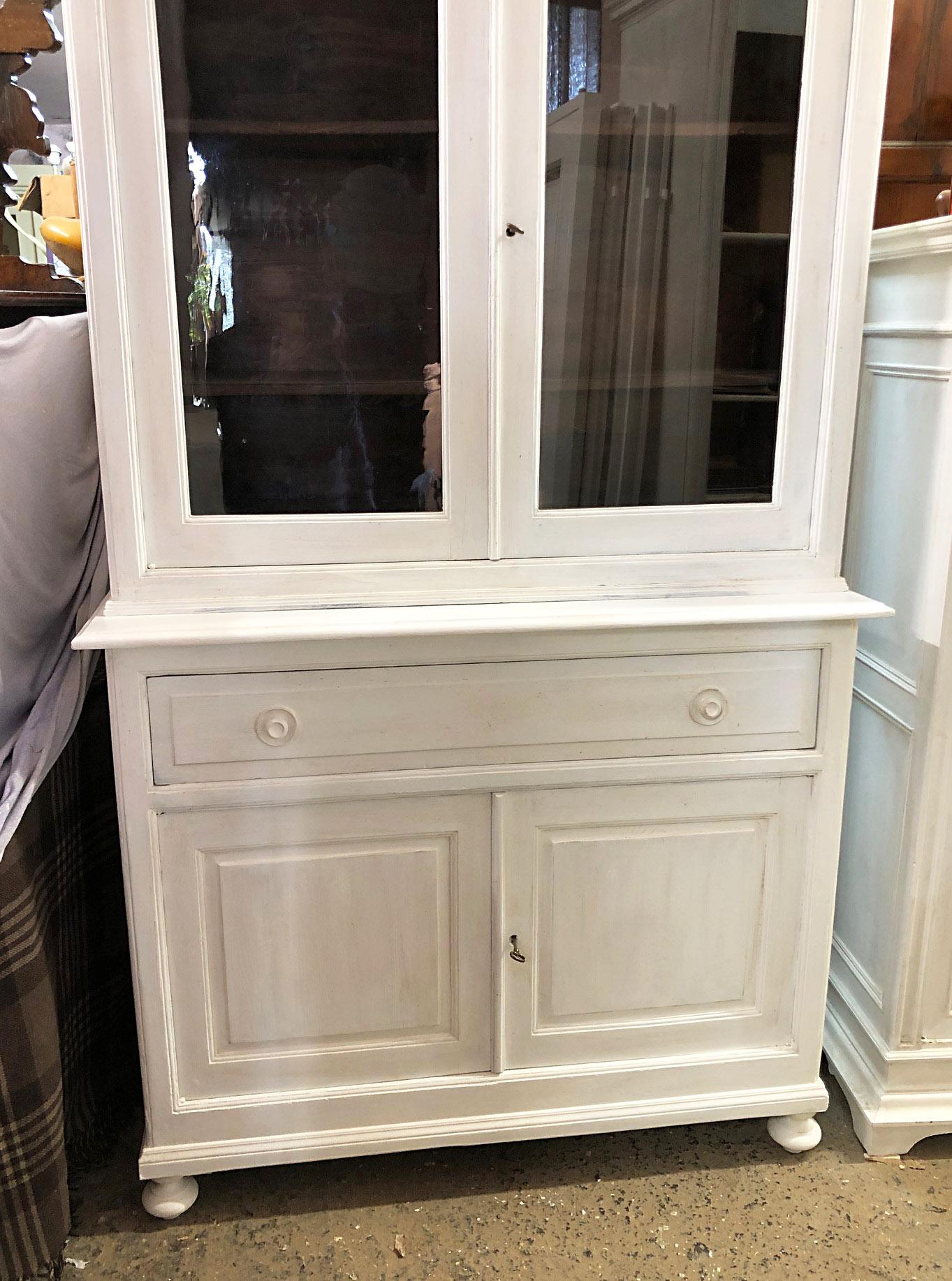 Original Tuscan Showcase from 1880 in Fir, Shabby White Color, with Period Glass 4