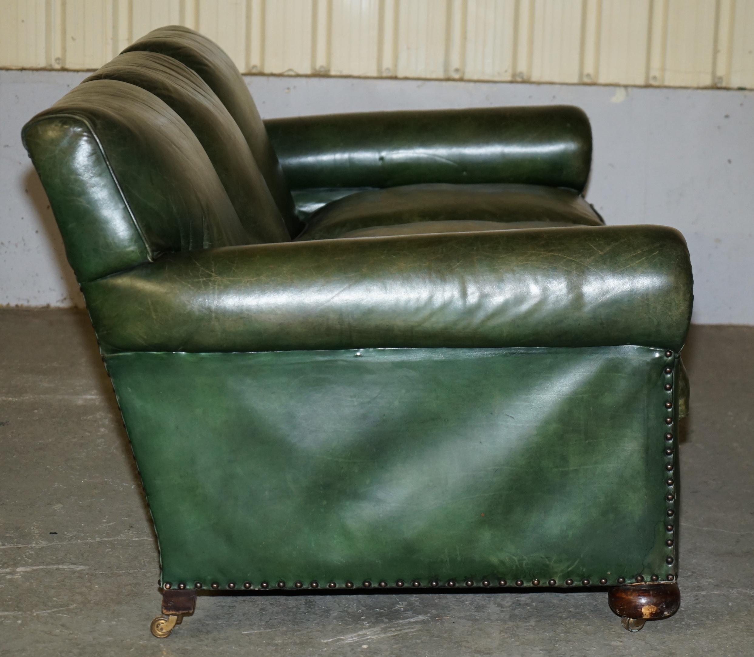 ORIGINALE DIVANO A BRACCIO Bolsters ORIGINALE IN PELLE VERDE NON RESTAURATA DI Maple & Co. in vendita 8