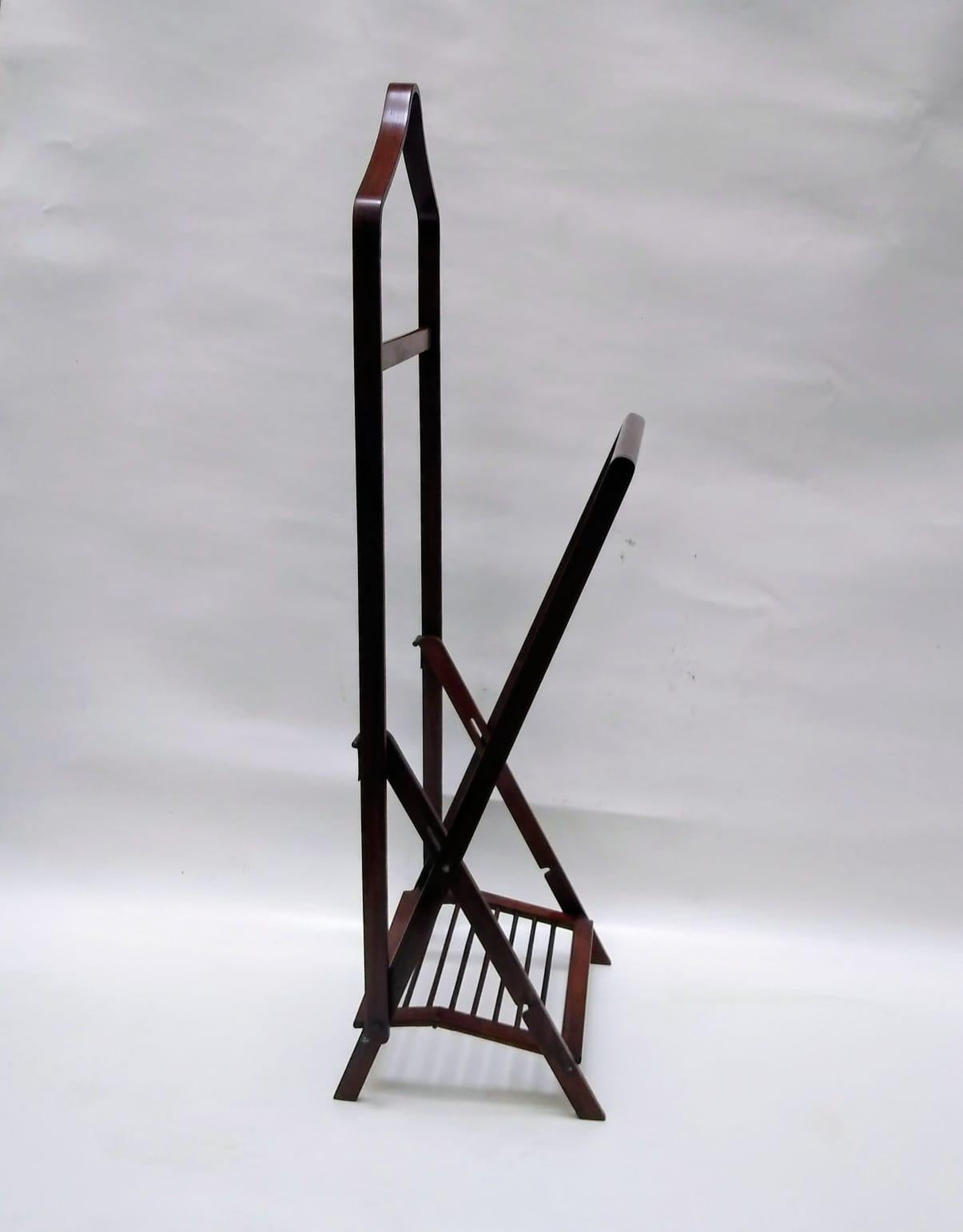 Magnifique et rare valet de chambre pliant pour costume de gentleman en bois sombre de 