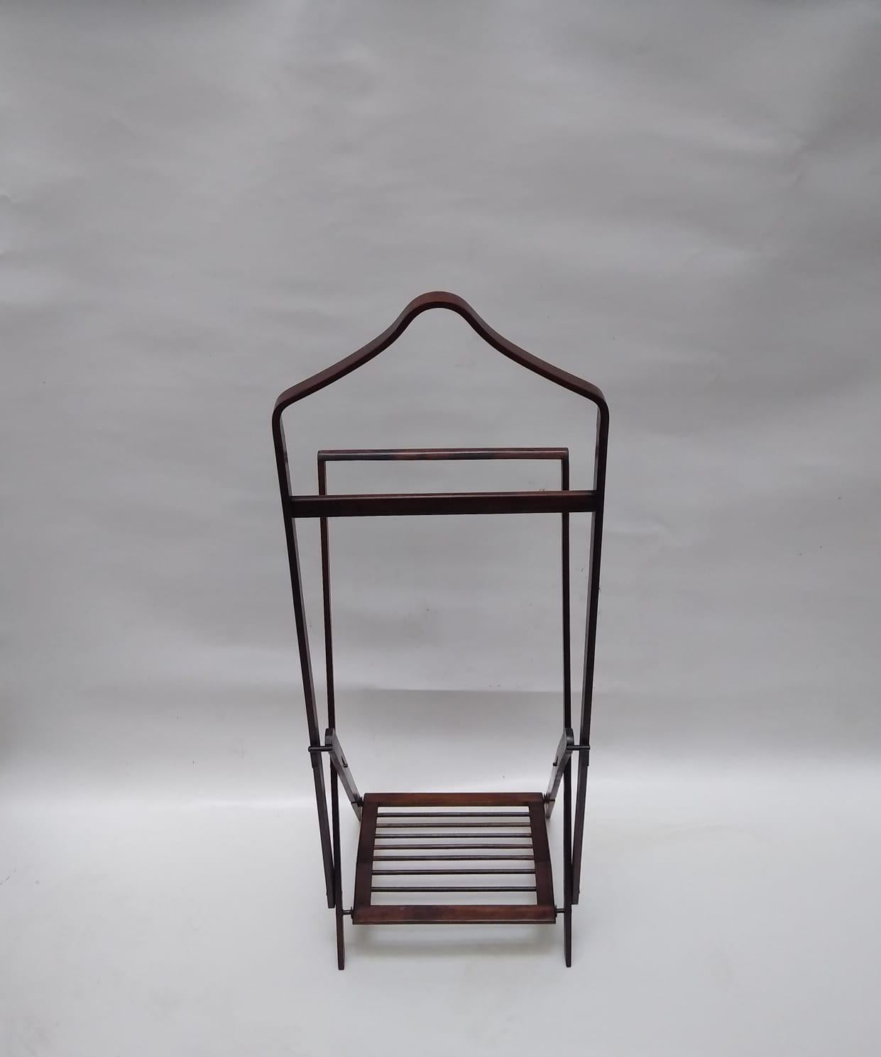 Fait main Valet de chambre original en bois naturel foncé réalisé par Liceu de Artes y Oficios, Brésil en vente