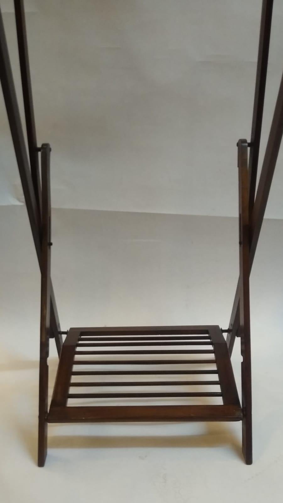 Valet de chambre original en bois naturel foncé réalisé par Liceu de Artes y Oficios, Brésil Bon état - En vente à Mexico, DF