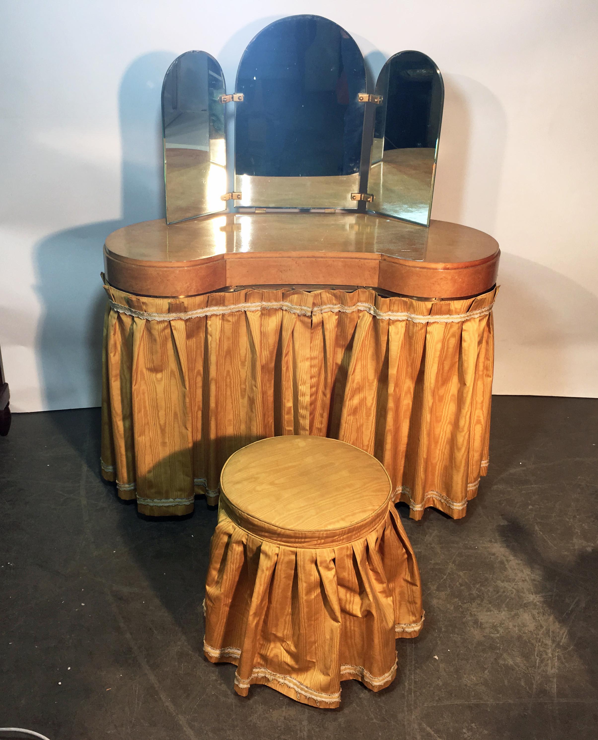 European Original Vanitie and Its Art Deco Stool in Sycamore, circa 1940-1950 For Sale