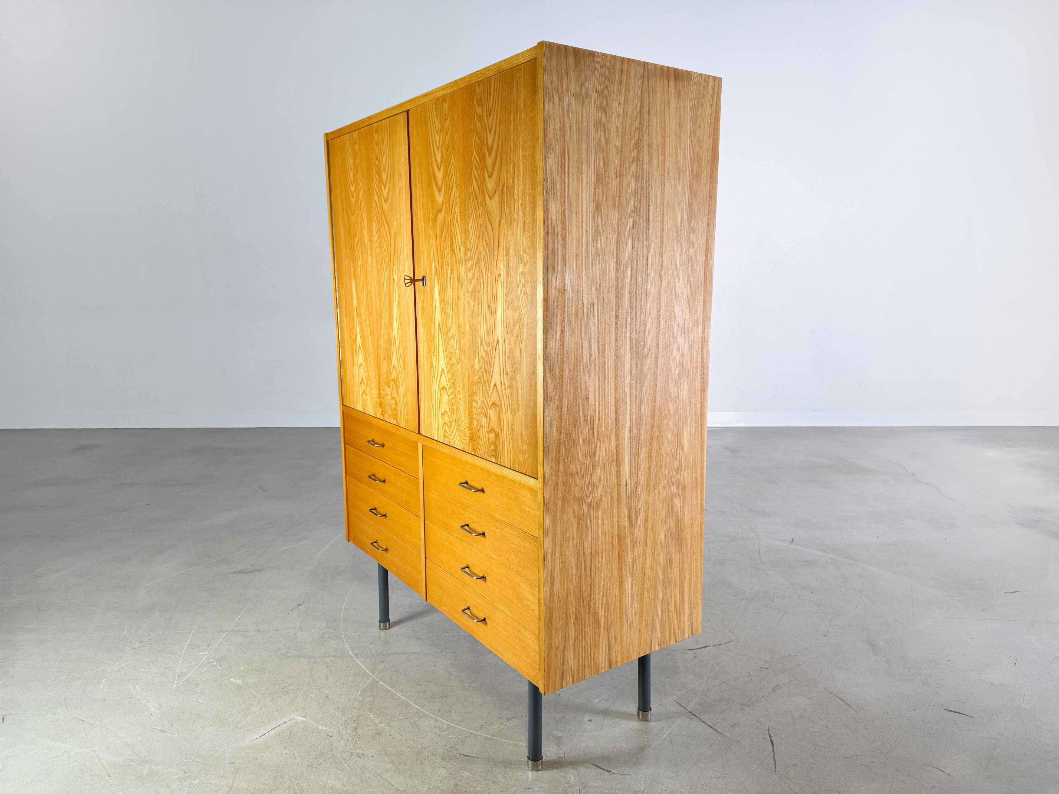 Original VEB DW Hellerau Schrank Vintage DDR Kommode Midcentury In Good Condition For Sale In Berlin, DE
