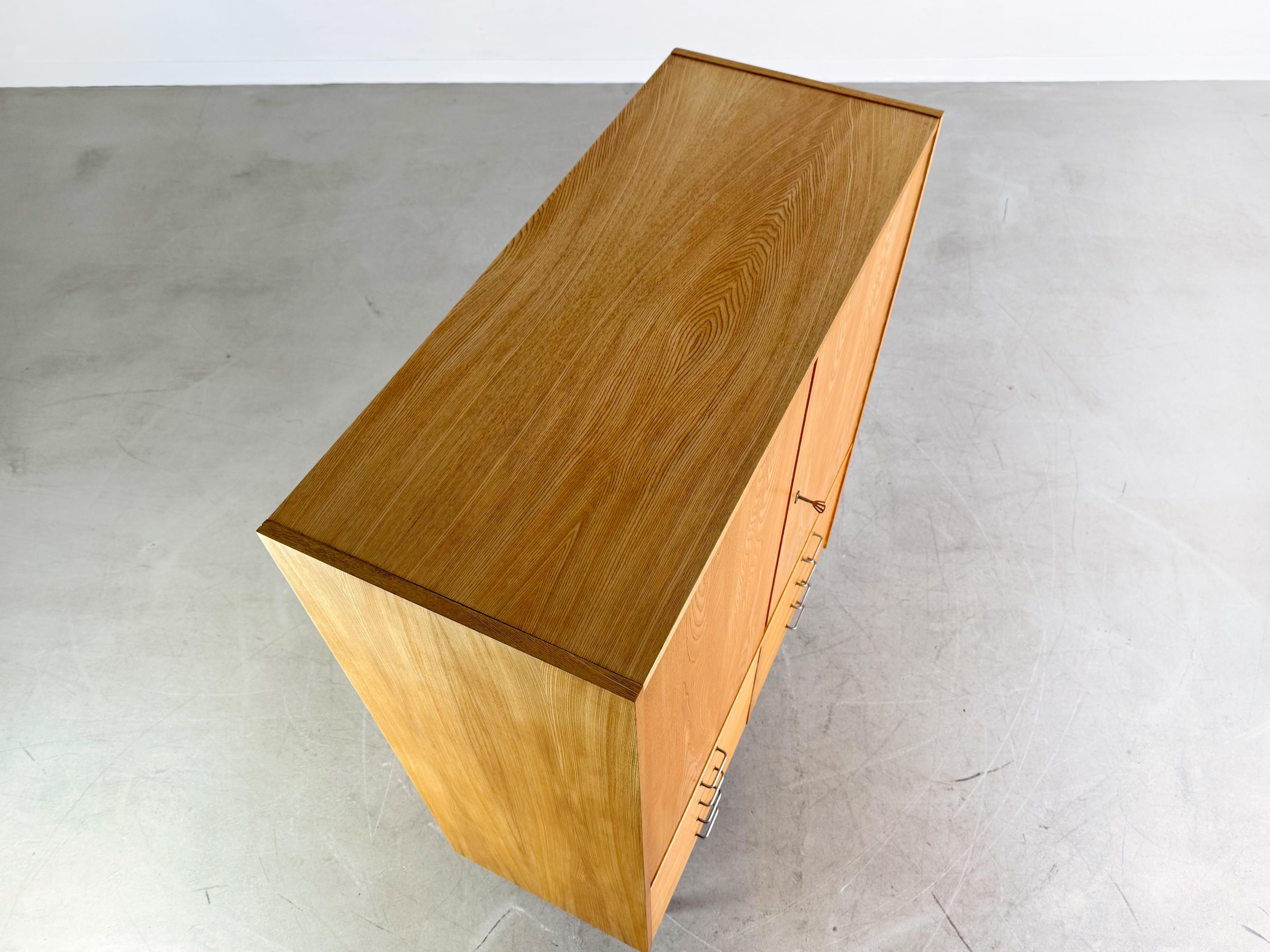 Original VEB DW Hellerau Schrank Vintage DDR Kommode Midcentury For Sale 2