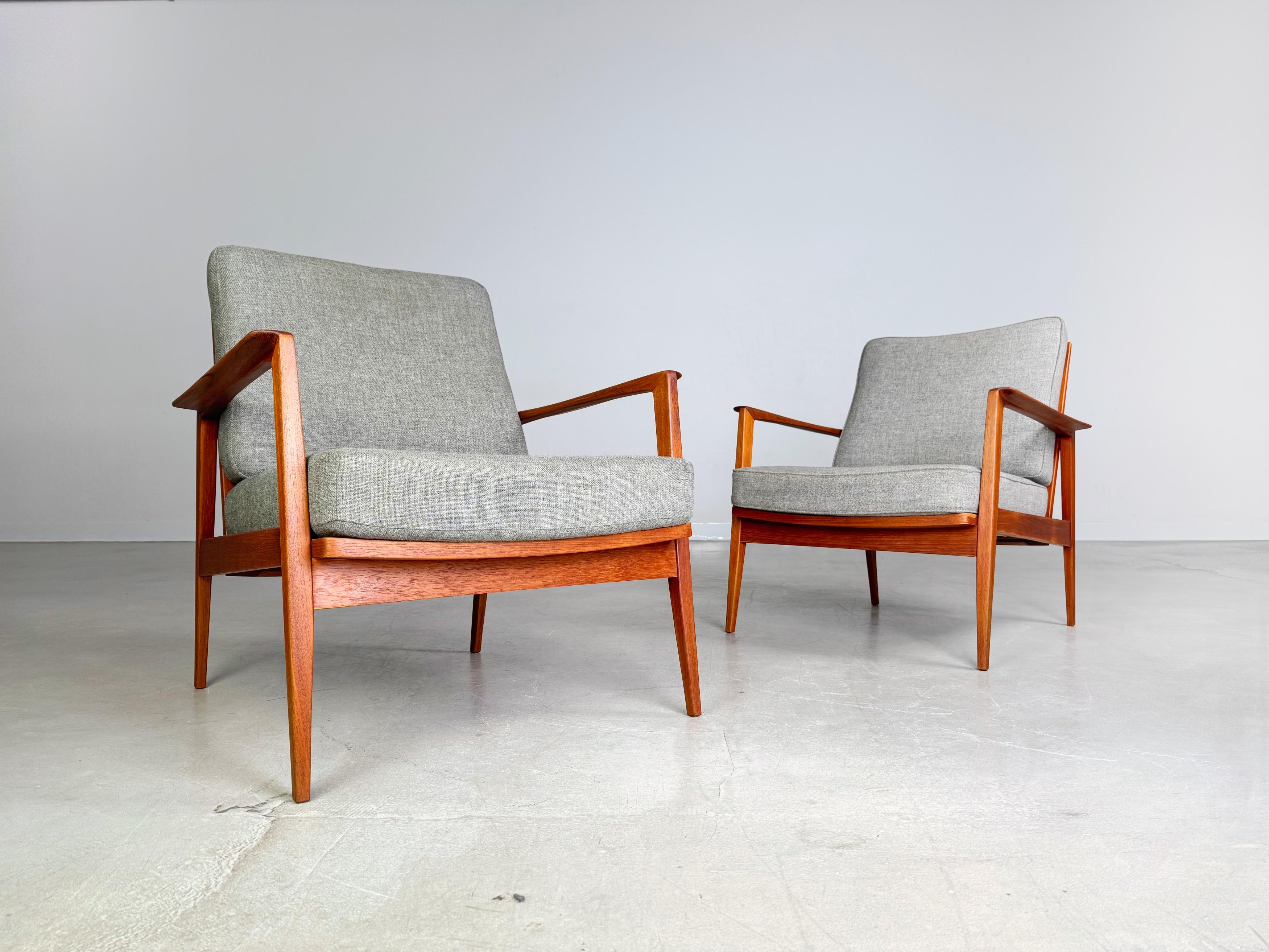 Wir bieten zwei wunderschöne Midcentury Sessel/ Easy chairs von Knoll Antimott zum Verkauf an. Ce Design provient de Wilhelm & Walter Knoll et se distingue par son élégance zélée et sa qualité de fabrication. Walter Design/One est connu pour ses