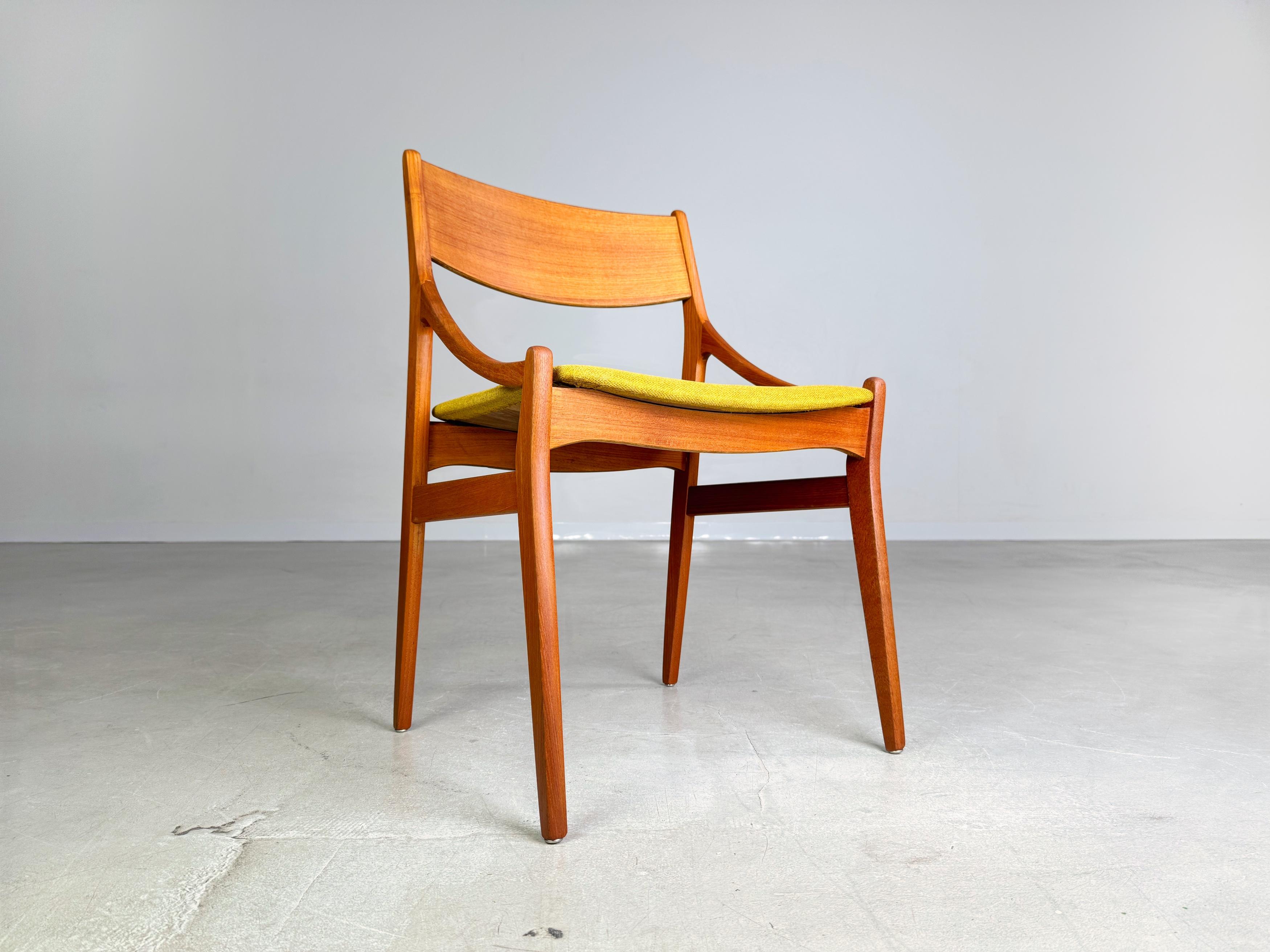 Wir bieten einen wunderschönen Midcentury Stuhl von Tromborg aus den 1960er Jahren zum Verkauf an. Le Design/One provient de Vestervik Eriksen et se caractérise par une élégance zélée et une forme fonctionnelle des années 1960. La pierre a été
