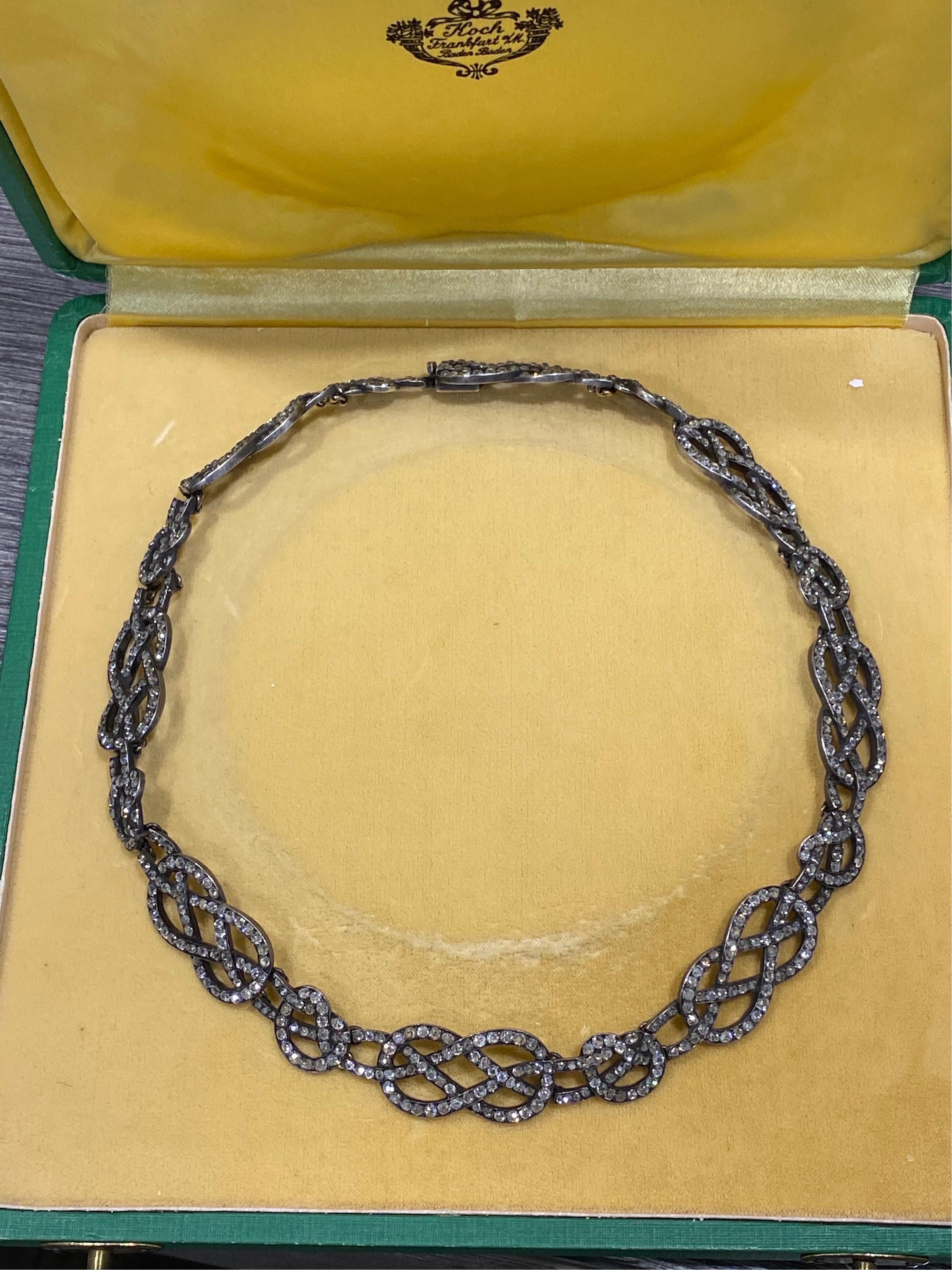 Einer der aufregendsten Funde in unserer Victorian Collection'S. Elegant und ein Erbstück Halskette in seiner ursprünglichen Box von CIRCA 1880's. 
725 Diamanten im Rosenschliff, alte europäische Diamanten und Diamanten aus alten Minen, gefasst in