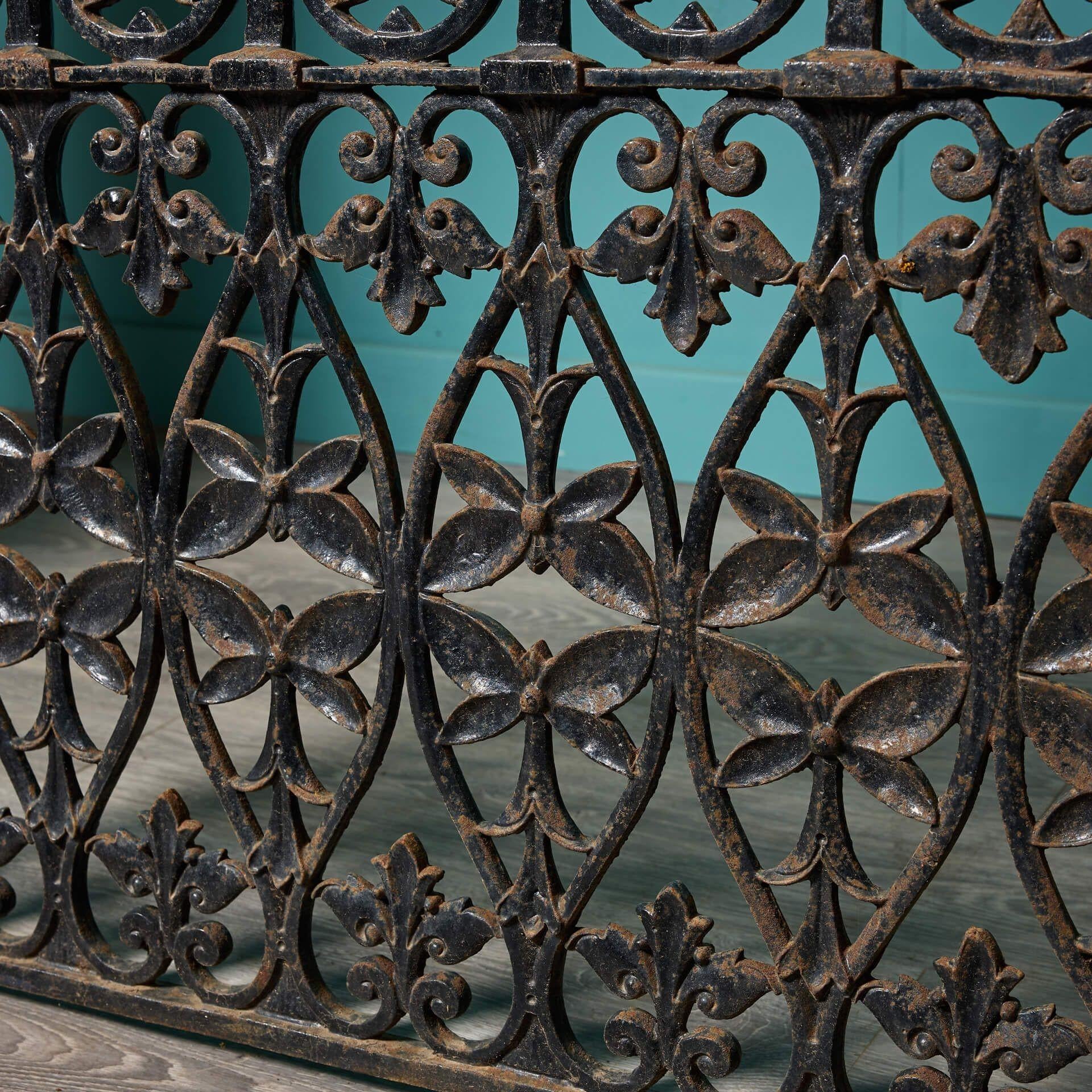 Puerta victoriana original de hierro fundido para jardín en Bastante bueno Estado en Wormelow, Herefordshire